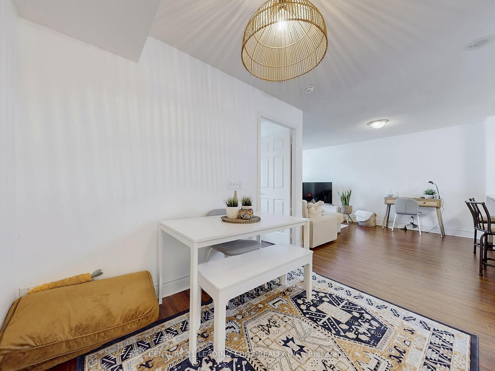 2 Bedrooms Condo at 30 Grand Trunk, Toronto For sale