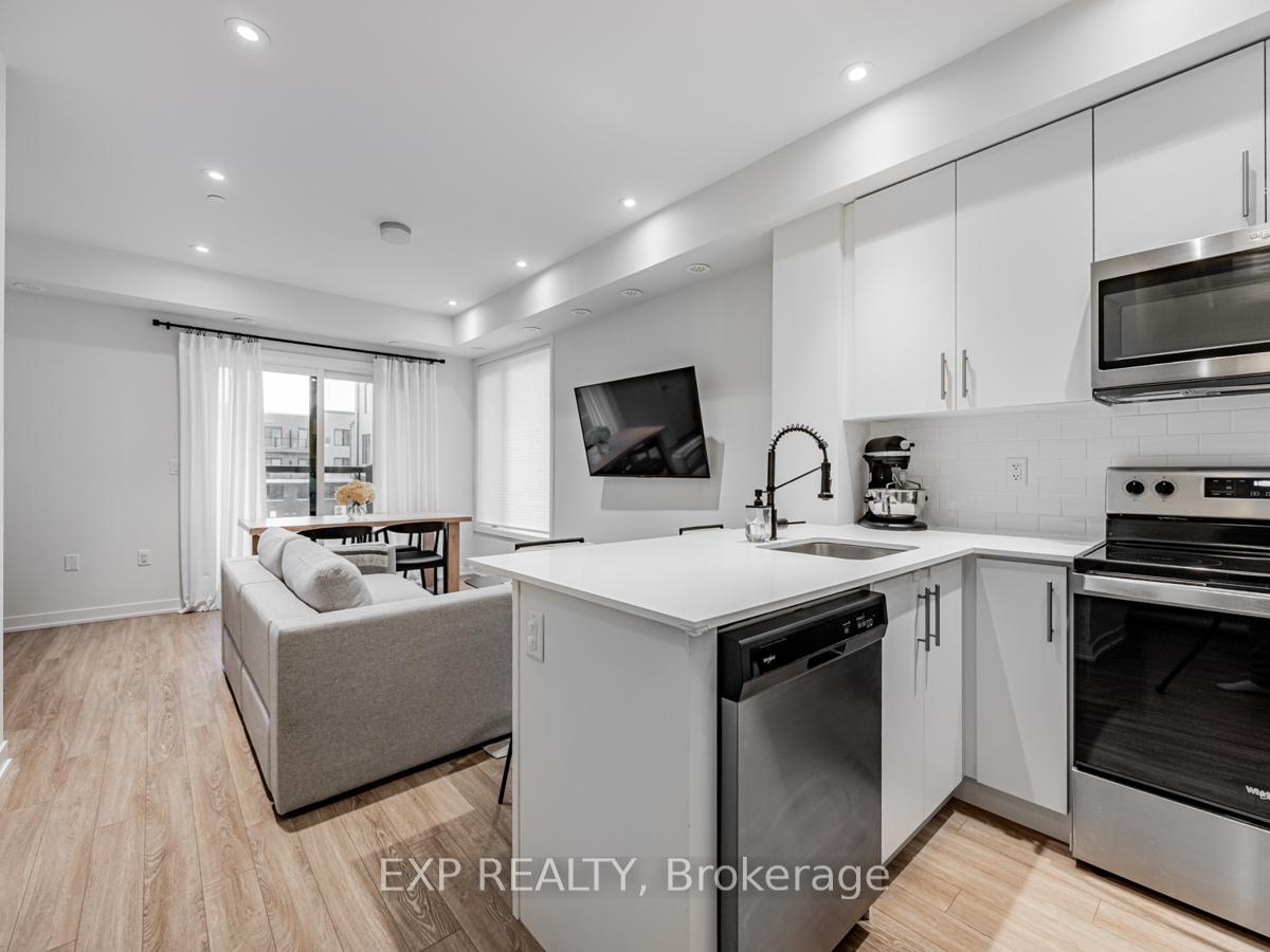 2 Bedrooms Condo at 3409 Ridgeway,  Mississauga For sale