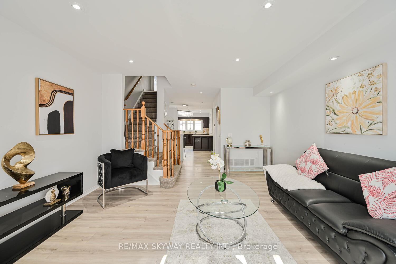 3 Bedrooms Condo at 50 Strathaven,  Mississauga For sale