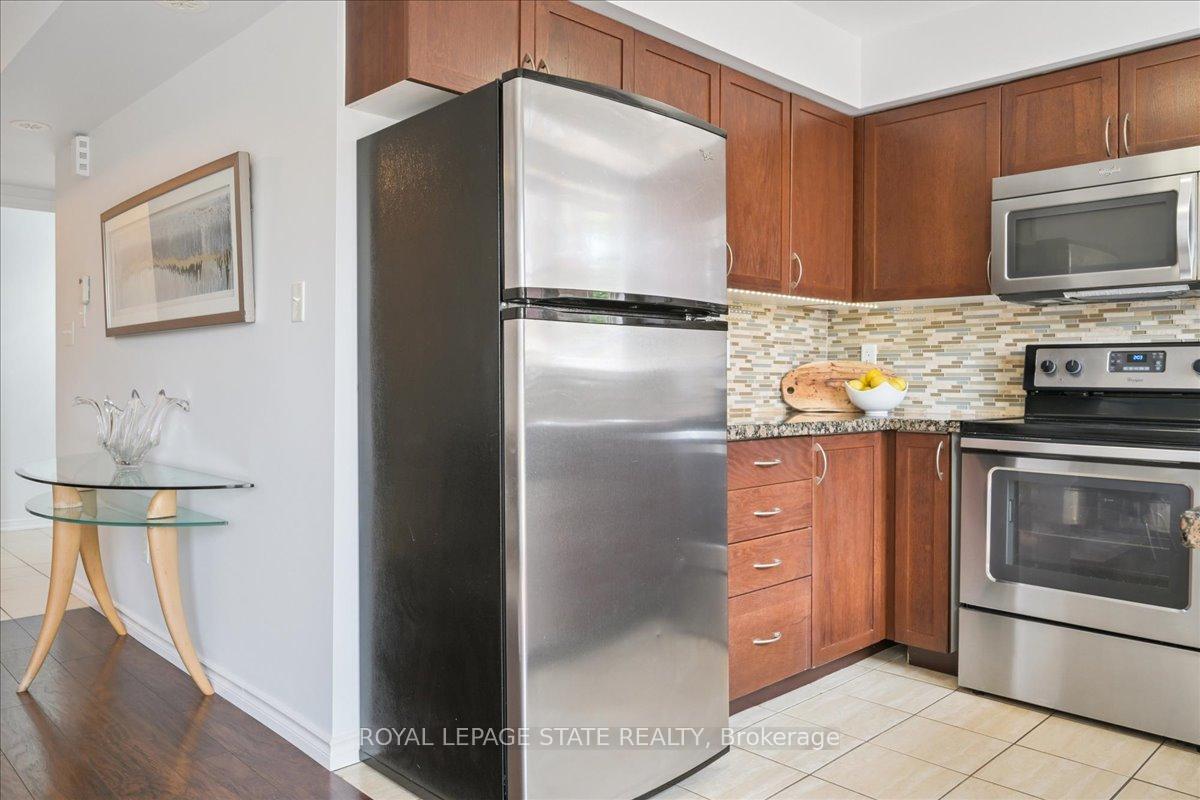 2 Bedrooms Condo at 2450 Post, Oakville For sale