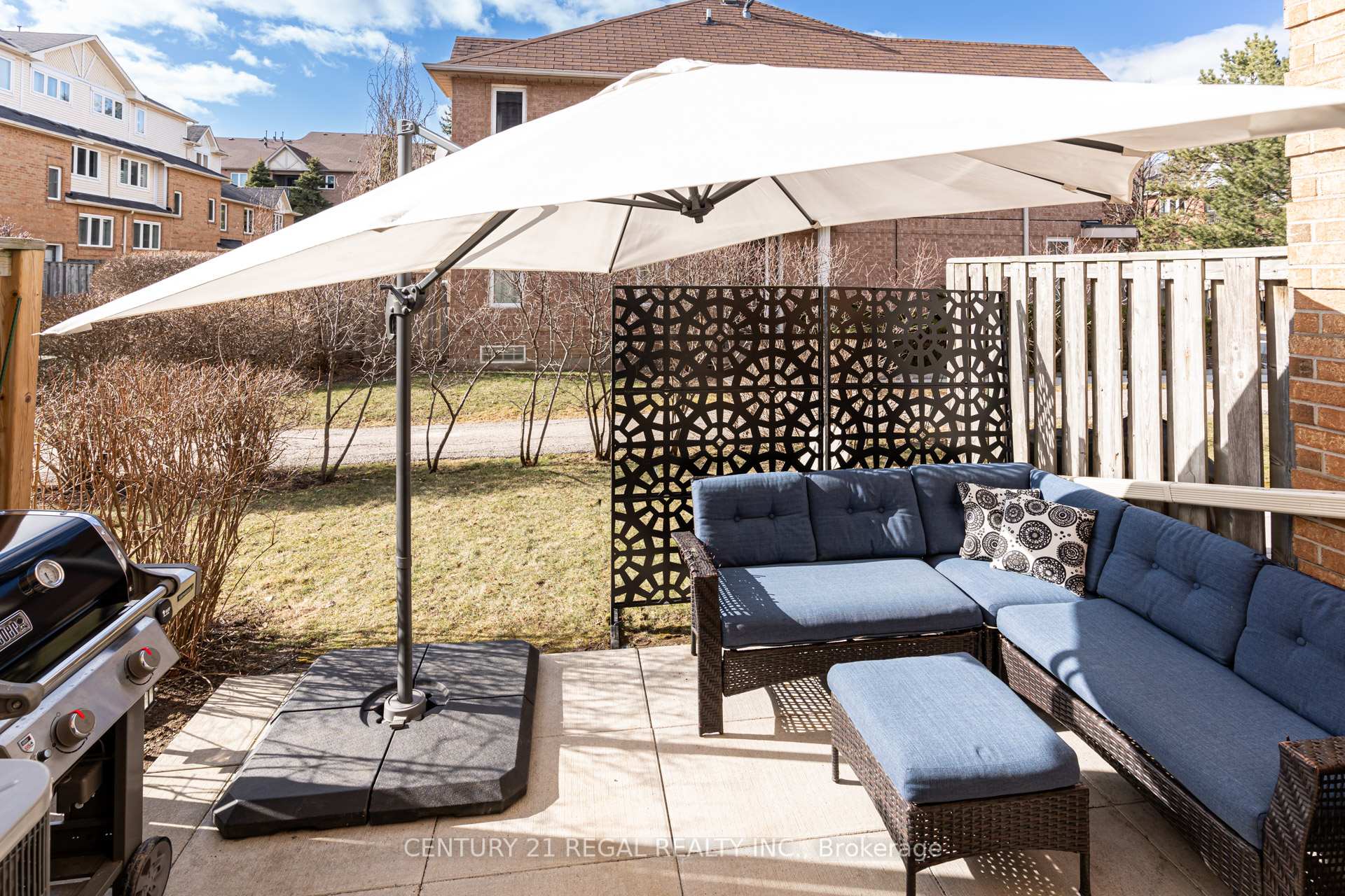3 Bedrooms Condo at 45 Bristol, Mississauga For sale