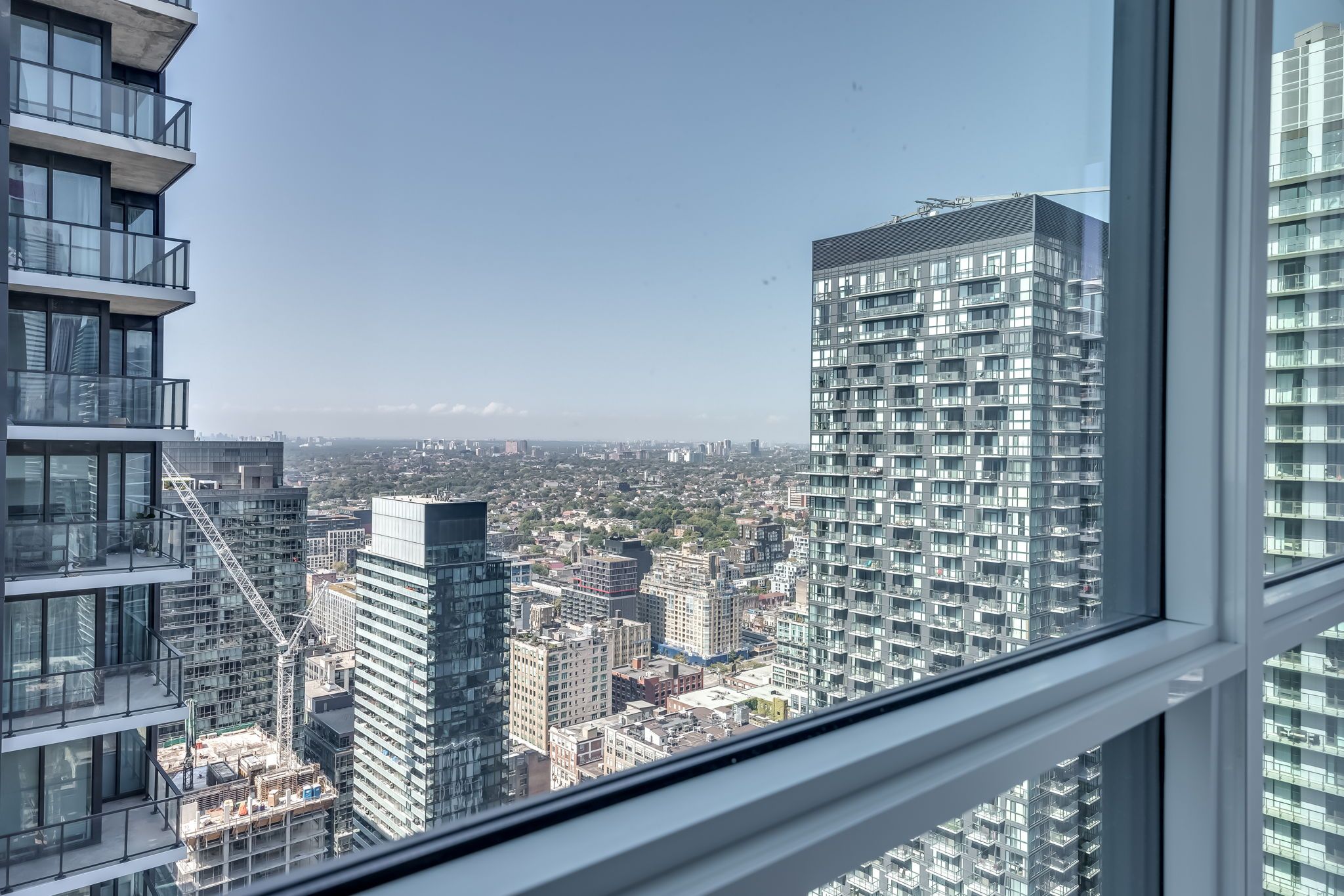 327 King Street W 4205