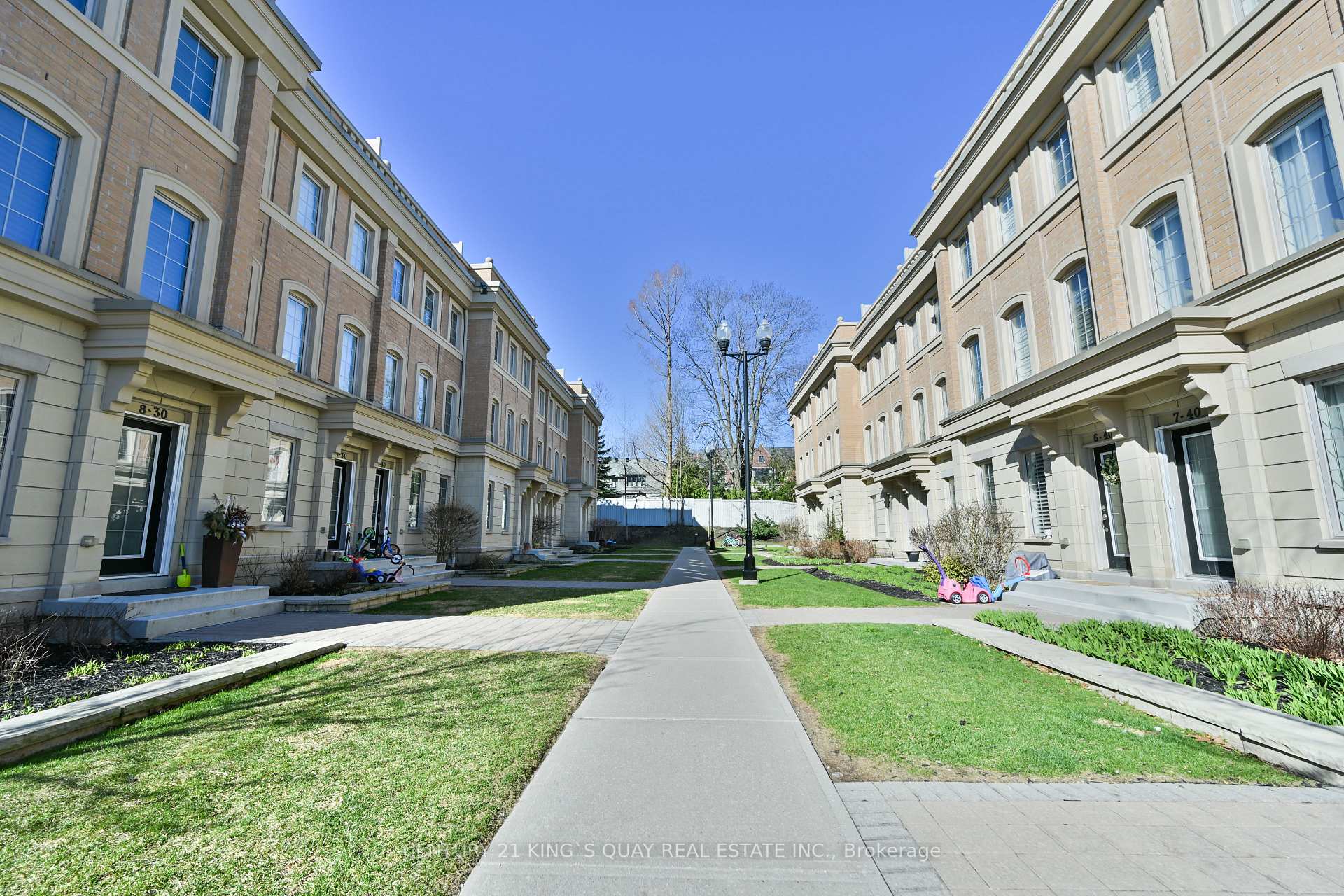 3 Bedrooms Condo at 40 Hargrave,  Toronto For sale