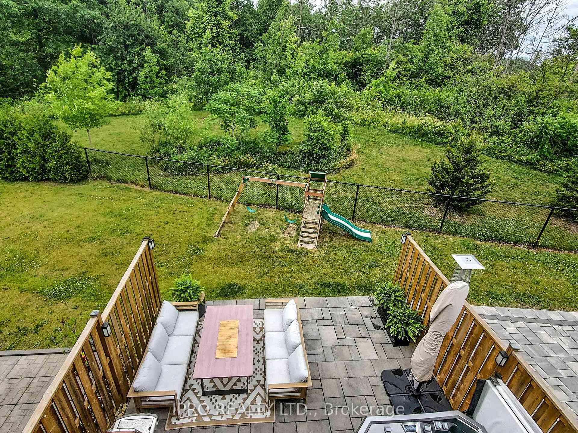 3 Bedrooms Condo at 35 Midhurst, Hamilton For sale