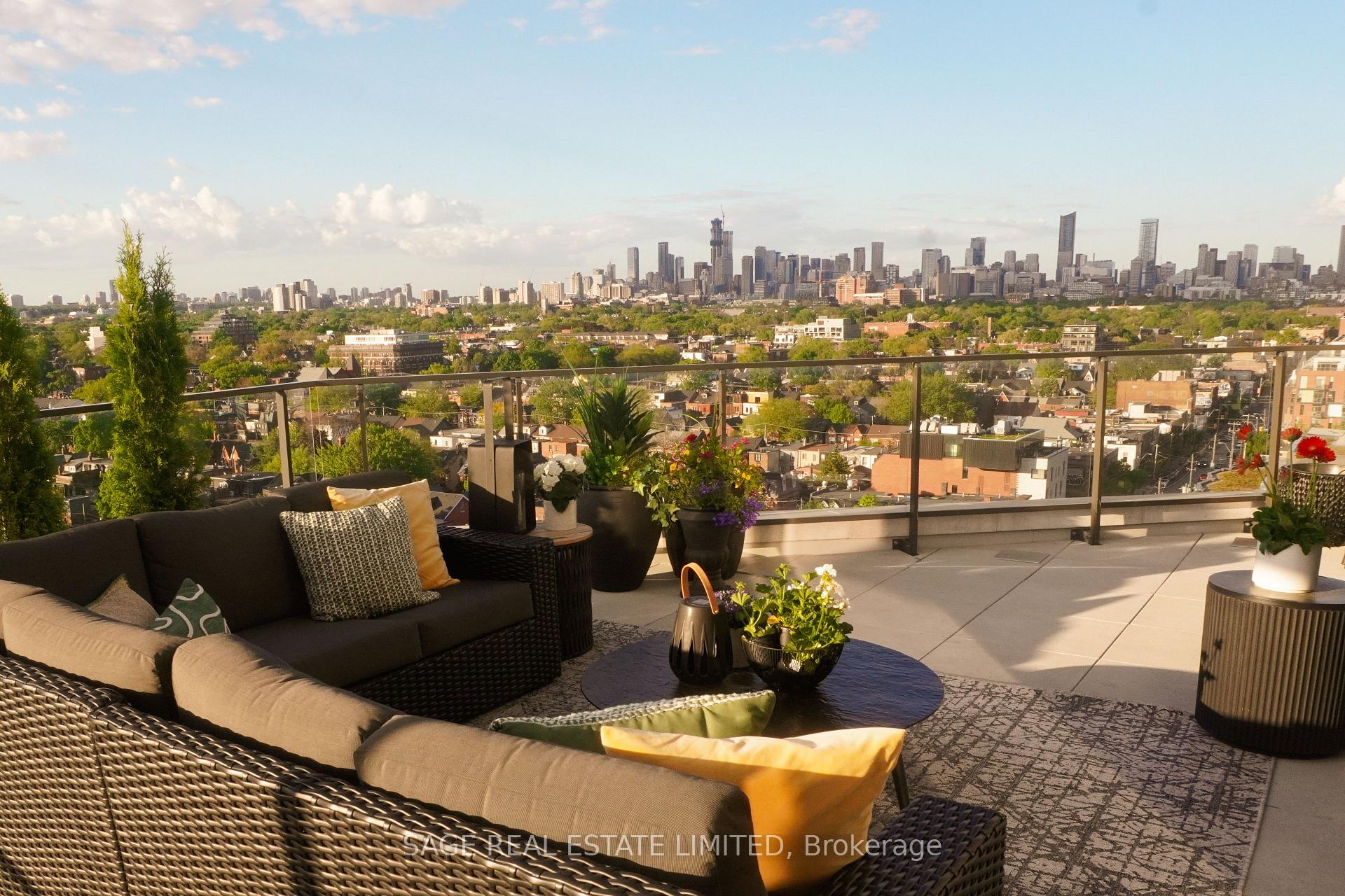 3 Bedrooms Condo at 200 Sudbury, Toronto For sale