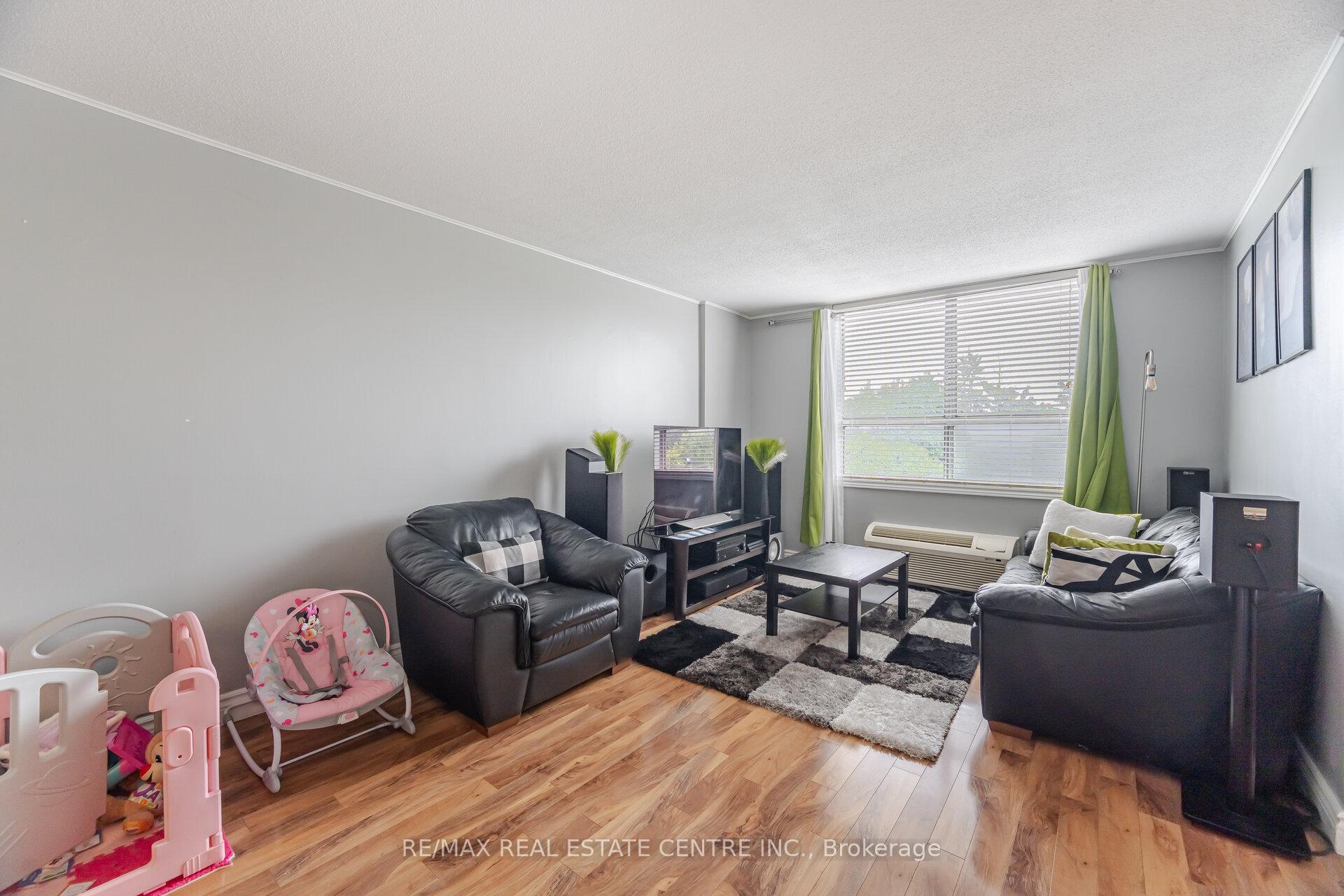 2 Bedrooms Condo at 2825 Islington, Toronto For sale