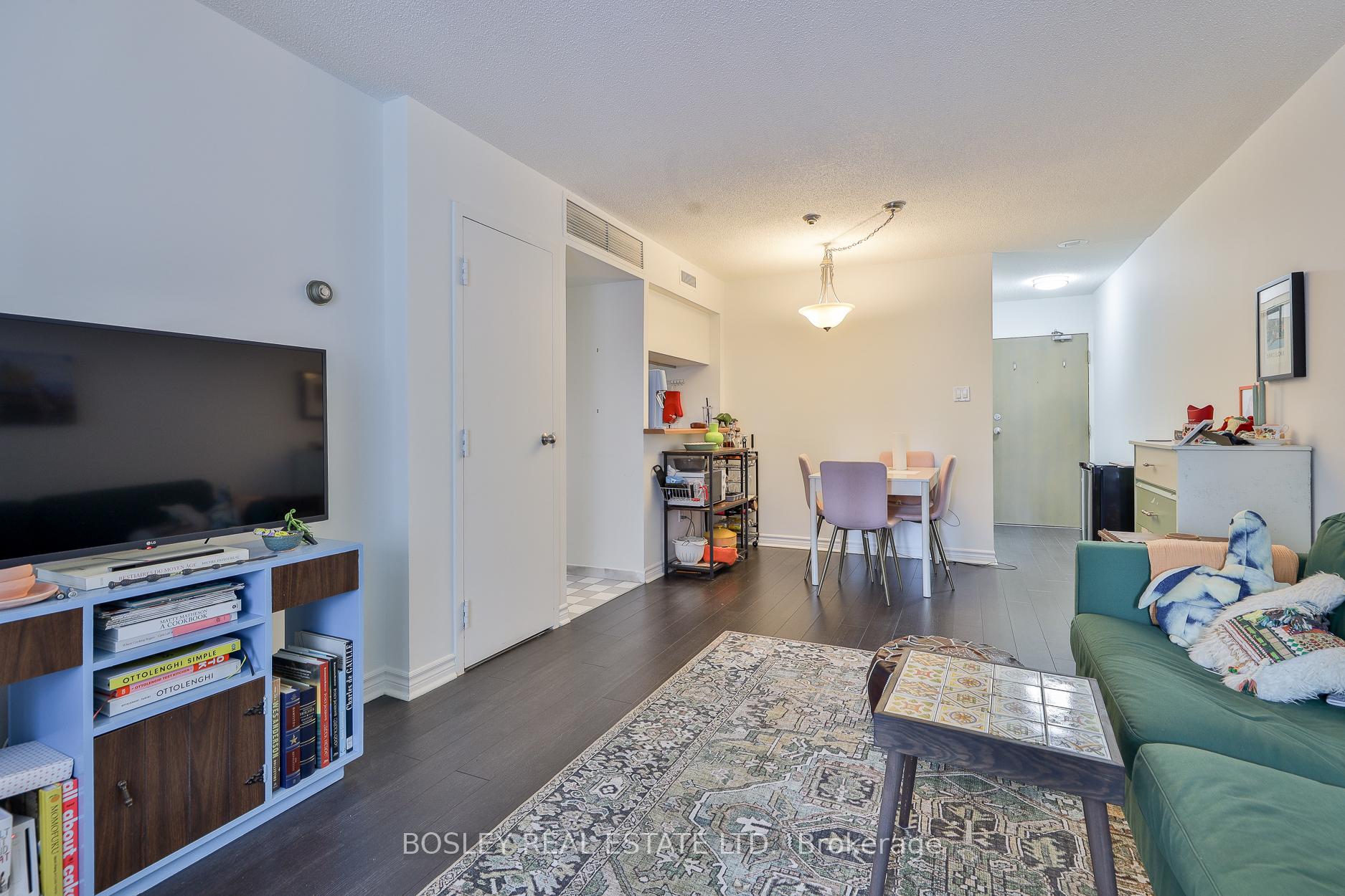 2 Bedrooms Condo at 1001 Bay, Toronto For sale