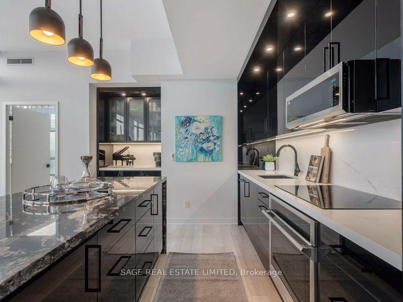 2 Bedrooms Condo at 290 Adelaide, Toronto For sale
