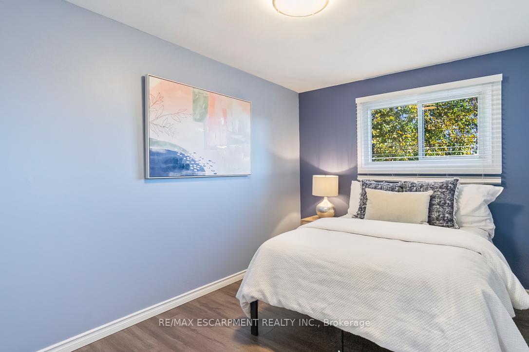 3 Bedrooms Condo at 1301 Upper Gage, Hamilton For sale