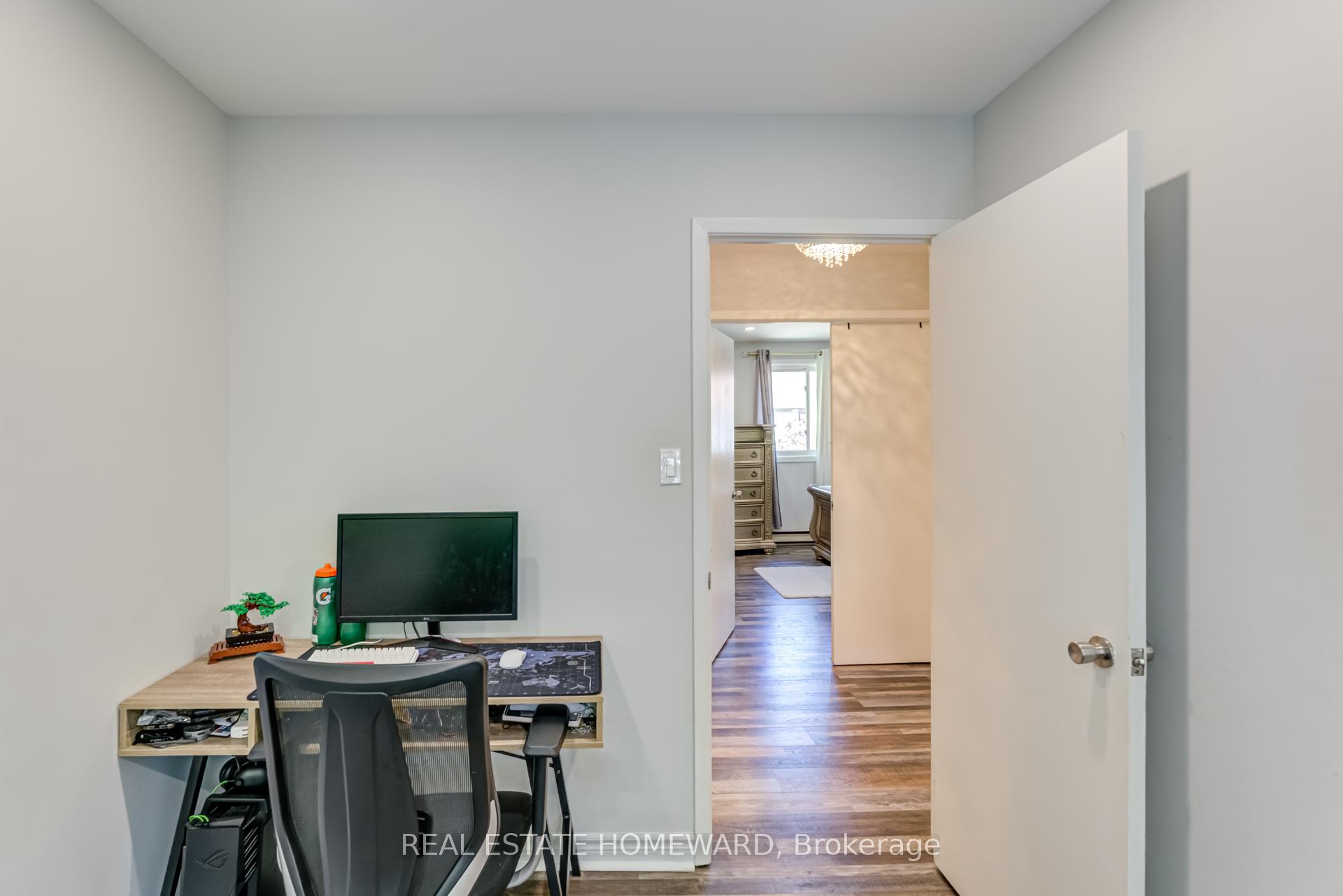 3 Bedrooms Condo at 6540 Falconer, Mississauga For sale