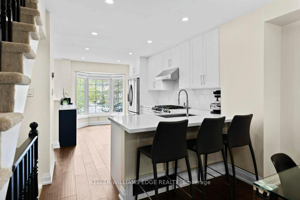 2 Bedrooms Condo at 3480 Upper Middle, Burlington For sale