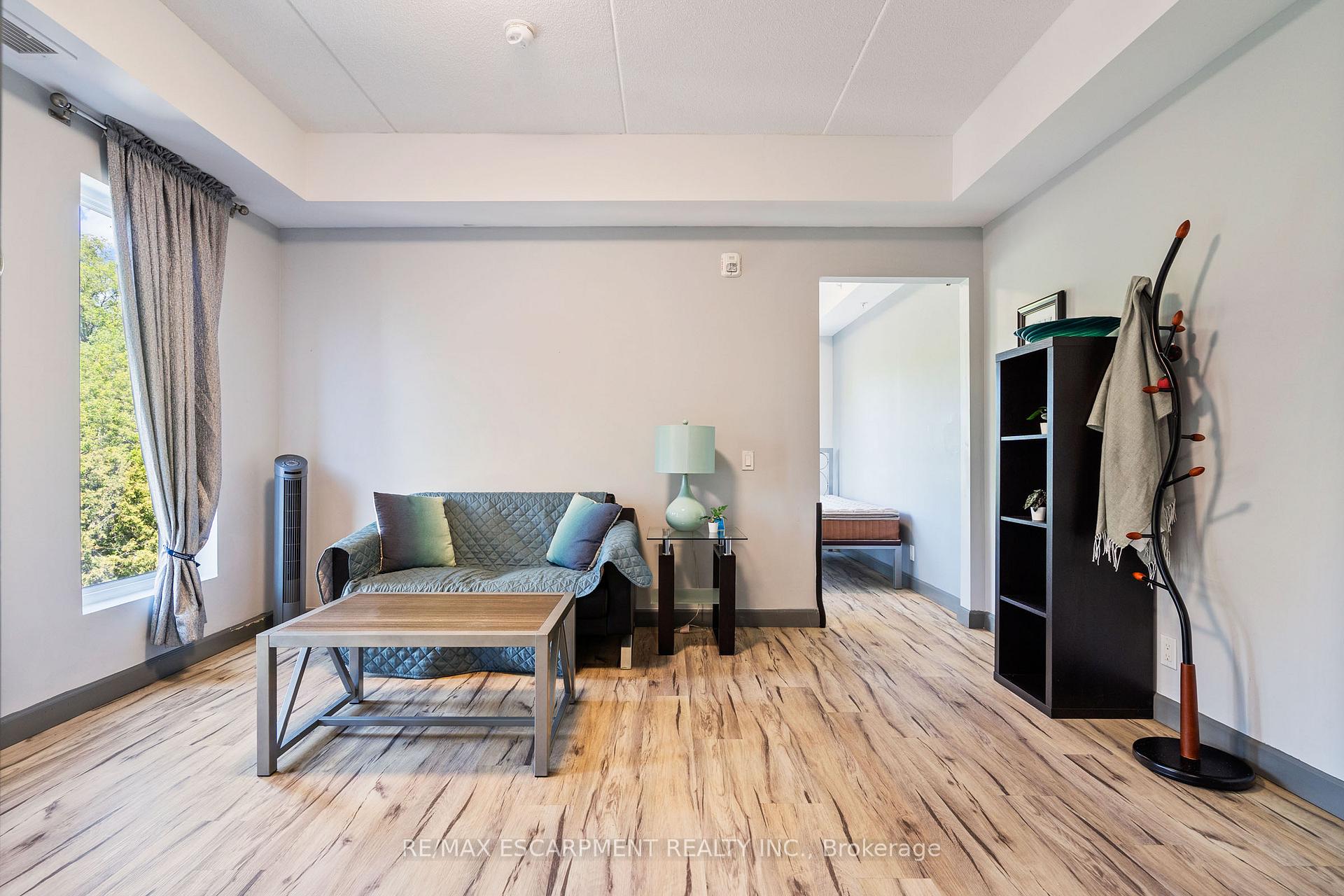 2 Bedrooms Condo at 77 LELAND, Hamilton For sale