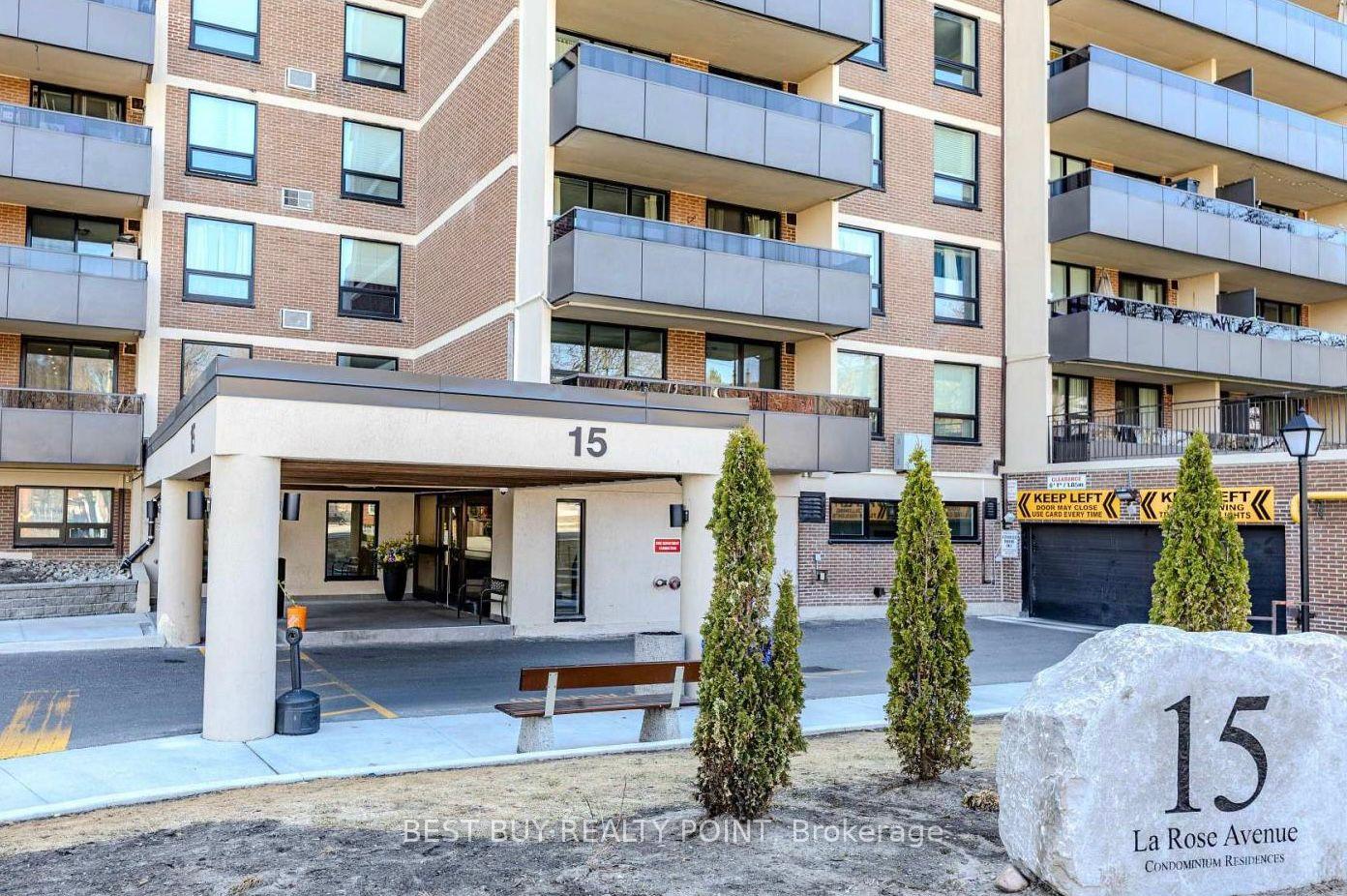 3 Bedrooms Condo at 15 La Rose, Toronto For sale