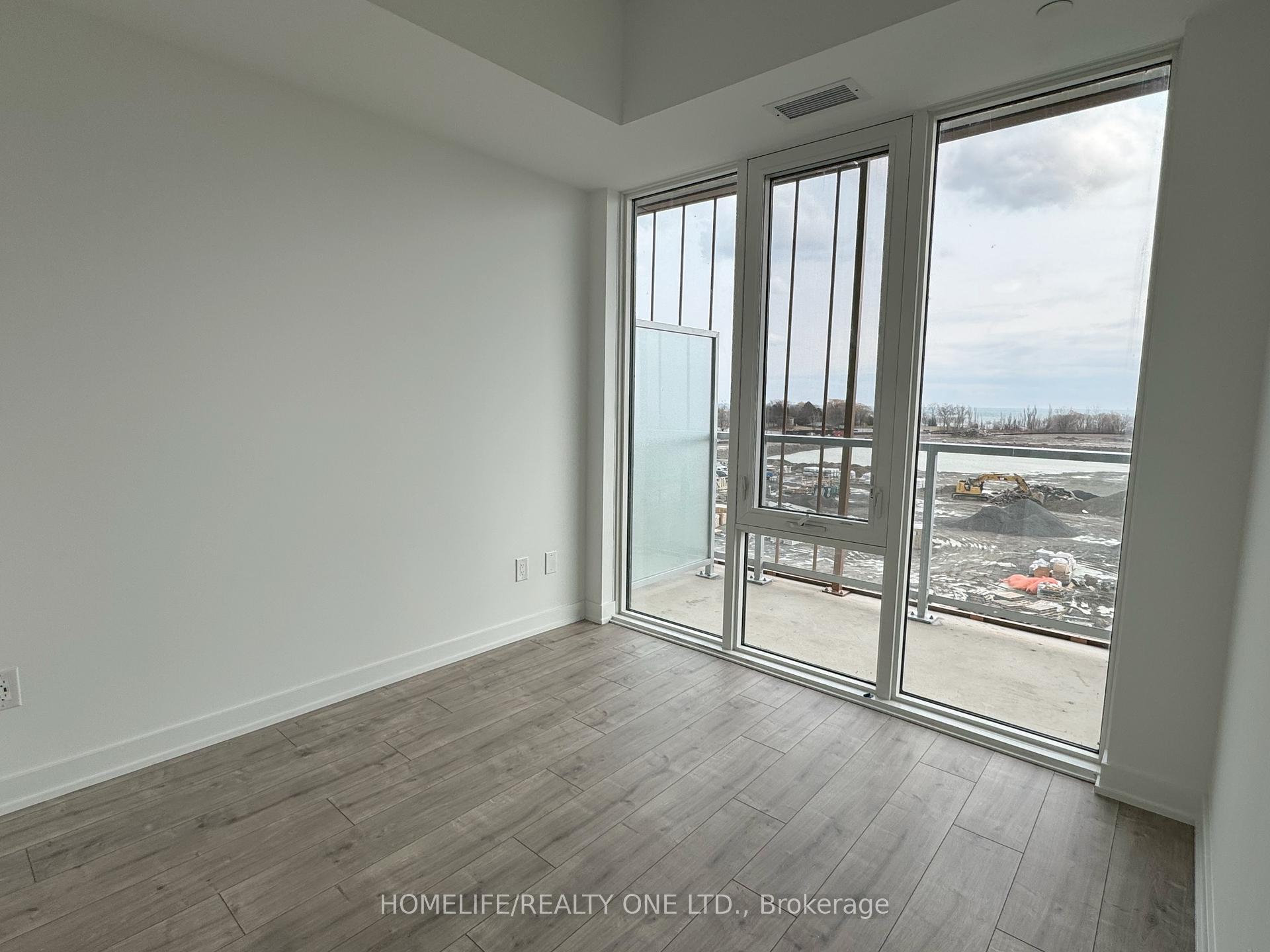 #421 – 220 Missinnihe Way, Mississauga, ON L5H 0A9