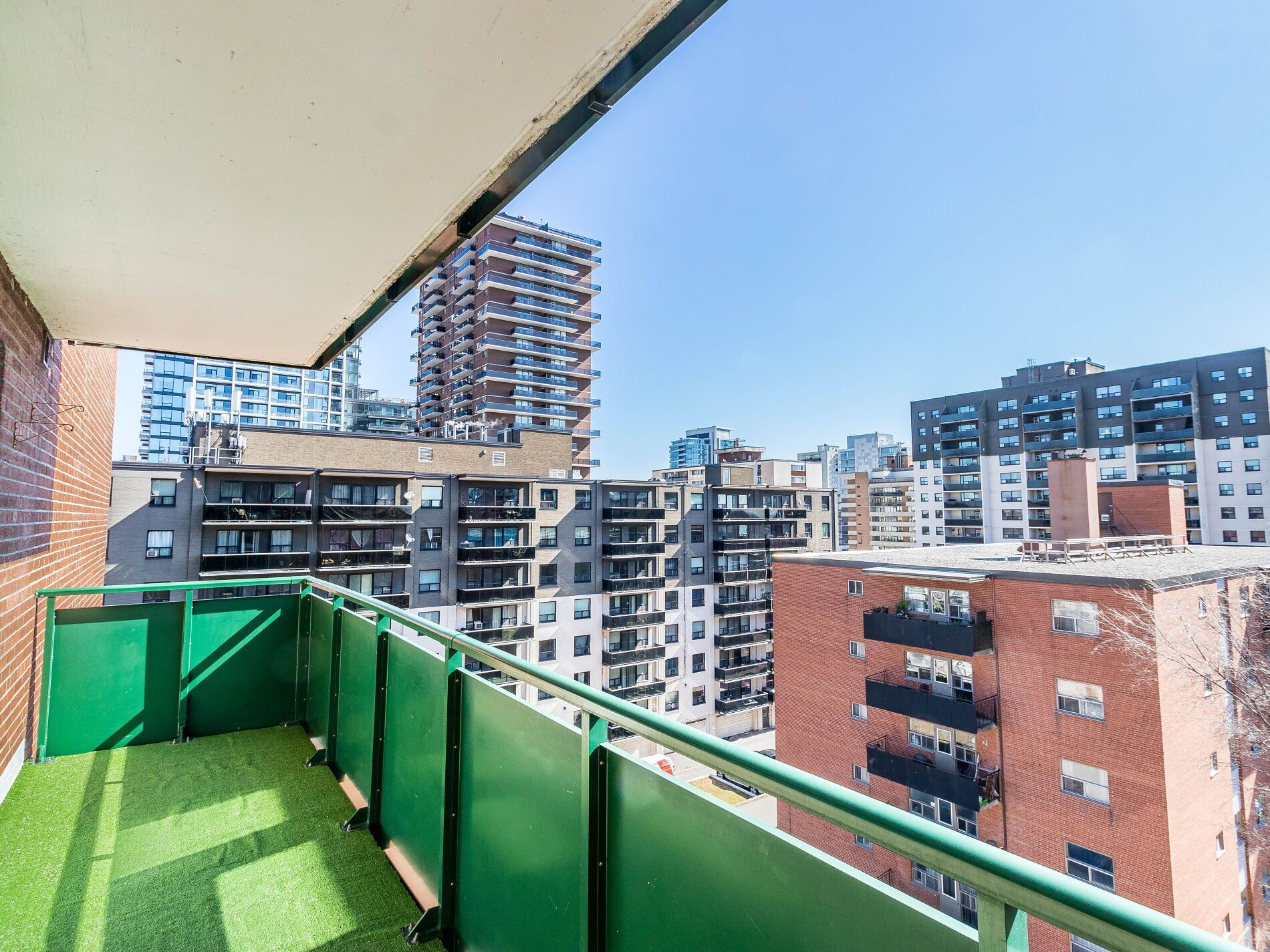 49 Queen Street E 703