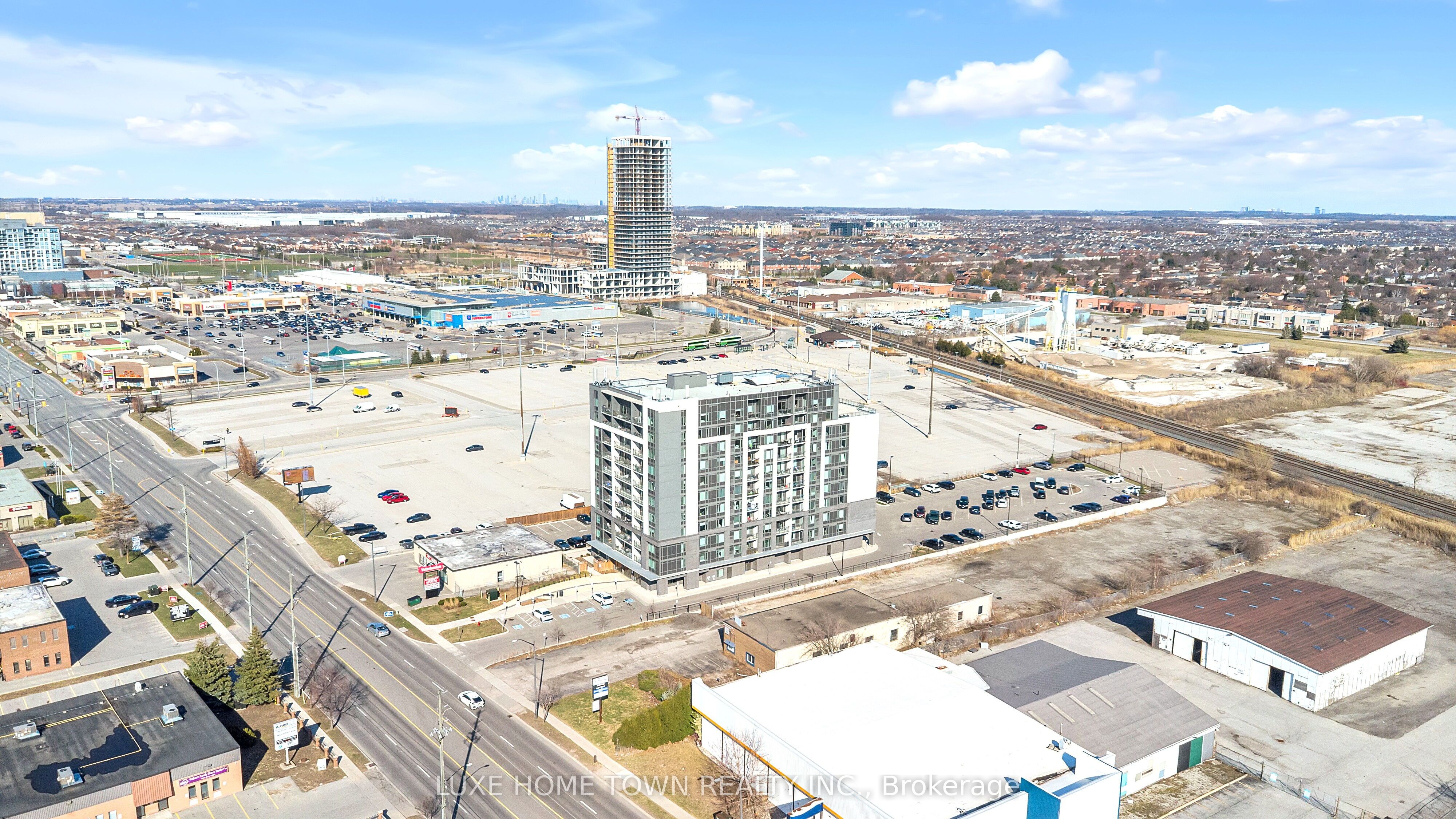 716 Main Street E, #801