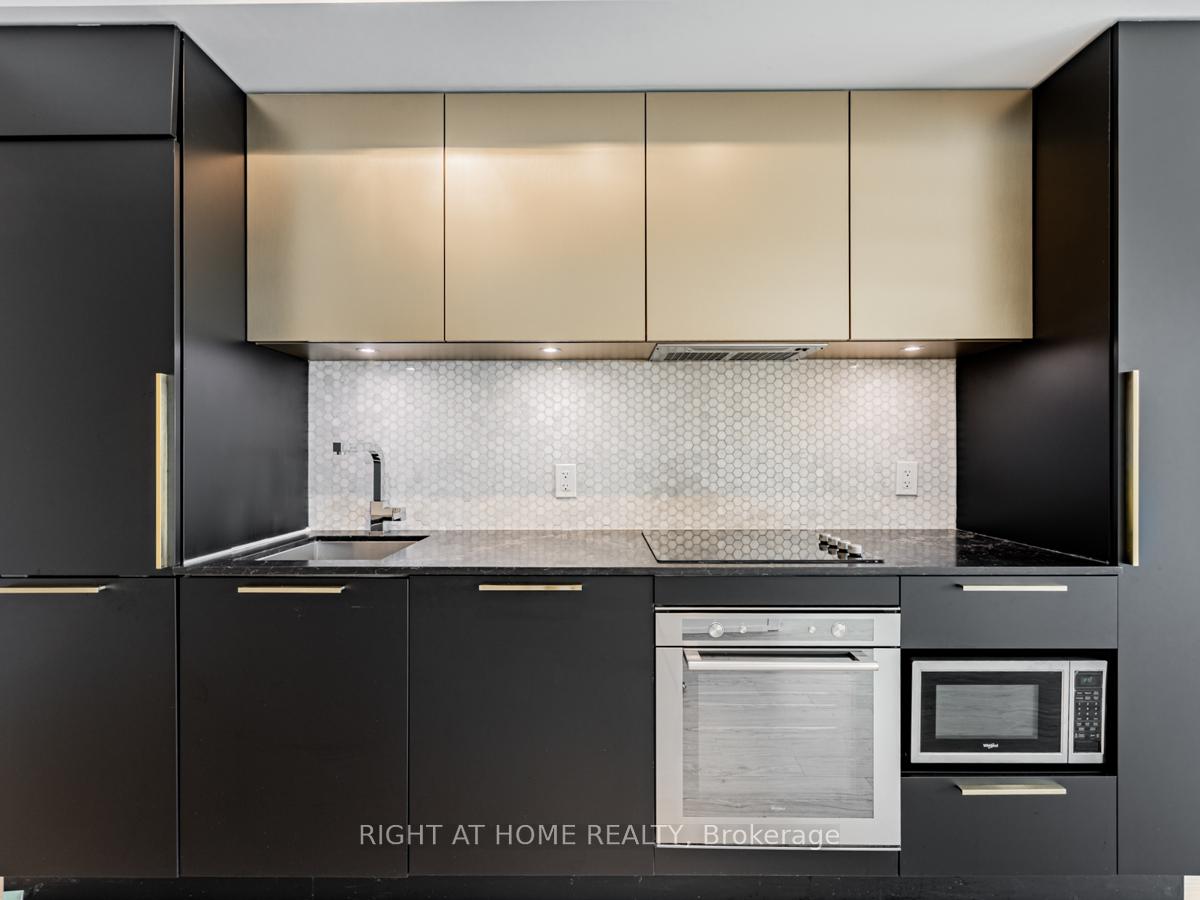 1 Bedroom Condo at 85 Wood, Toronto For sale