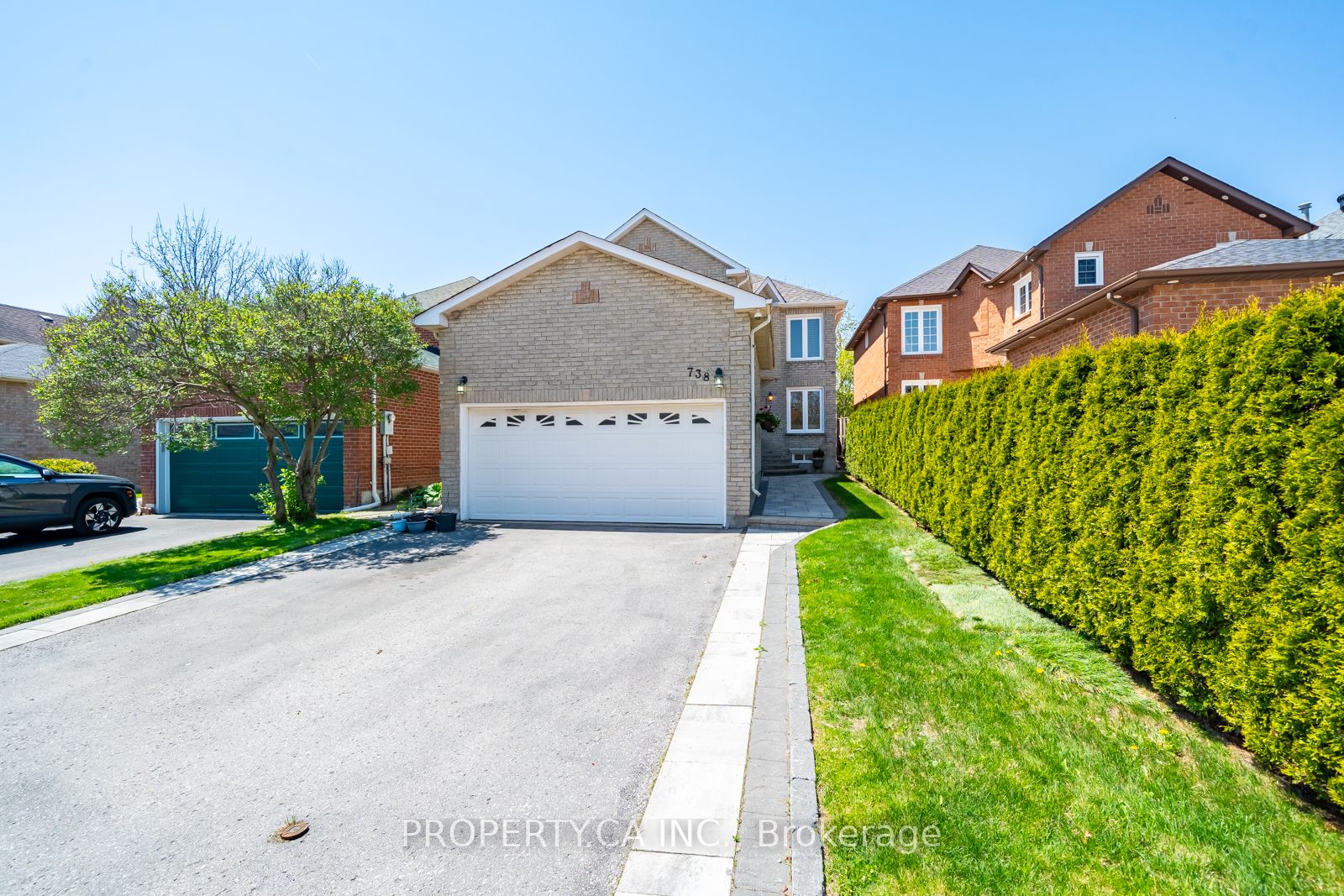 738 Aspen Road, Pickering, ON L1V 4H2