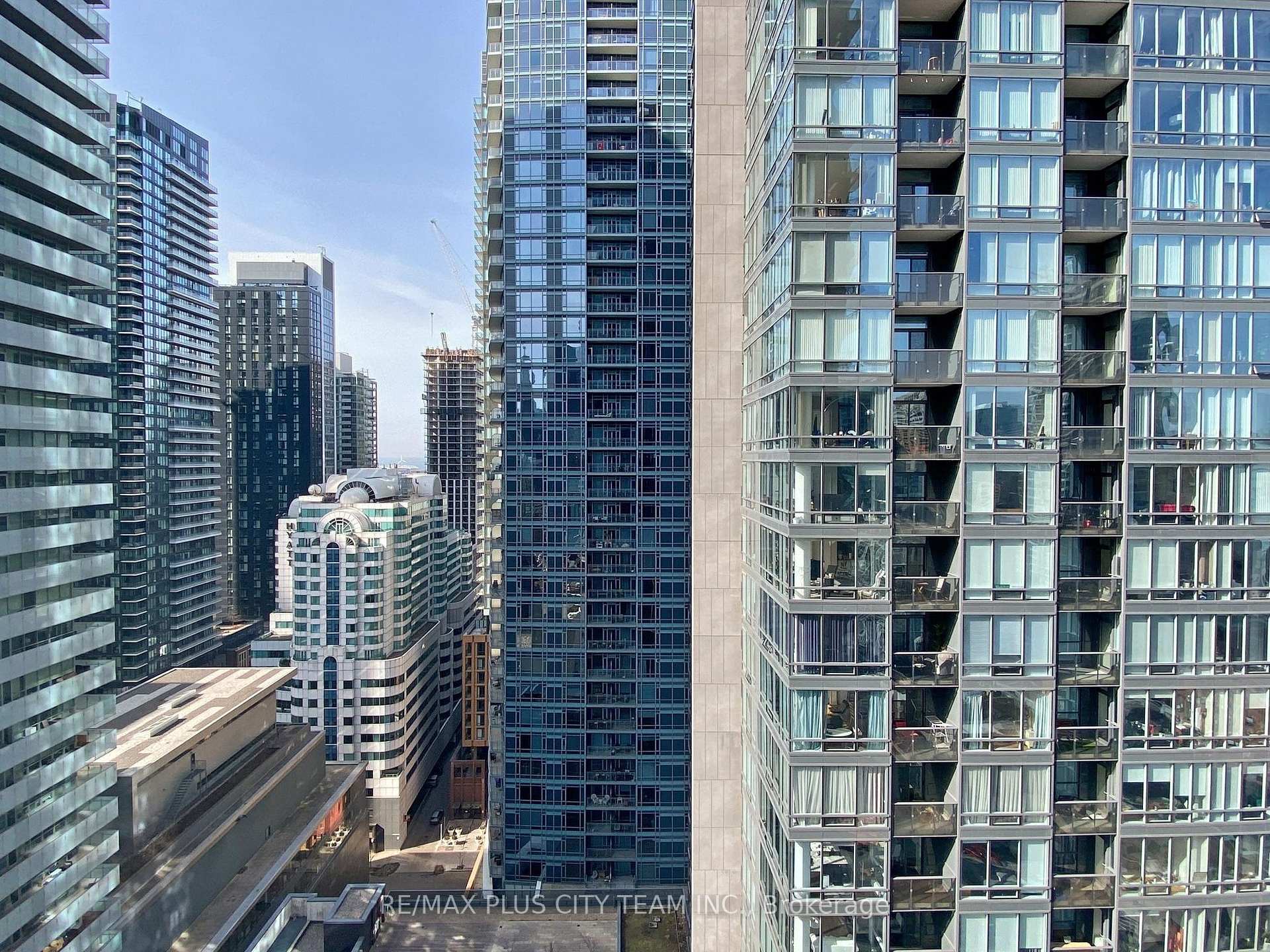 2 Bedrooms Condo at 99 John, Toronto For sale