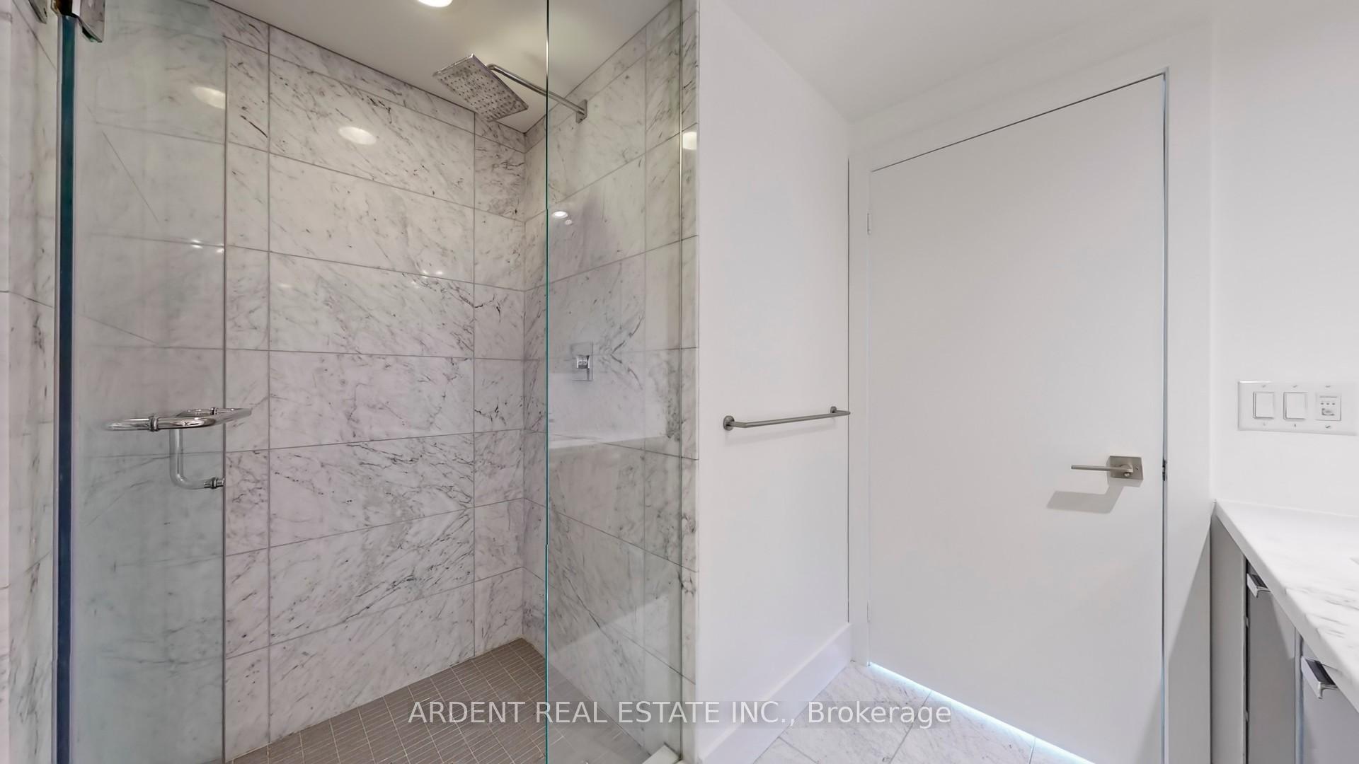 3 Bedrooms Condo at 32 Davenport,  Toronto For sale