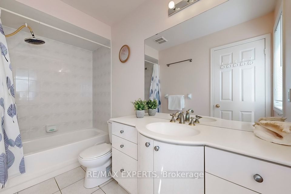84 Piperbrook Crescent