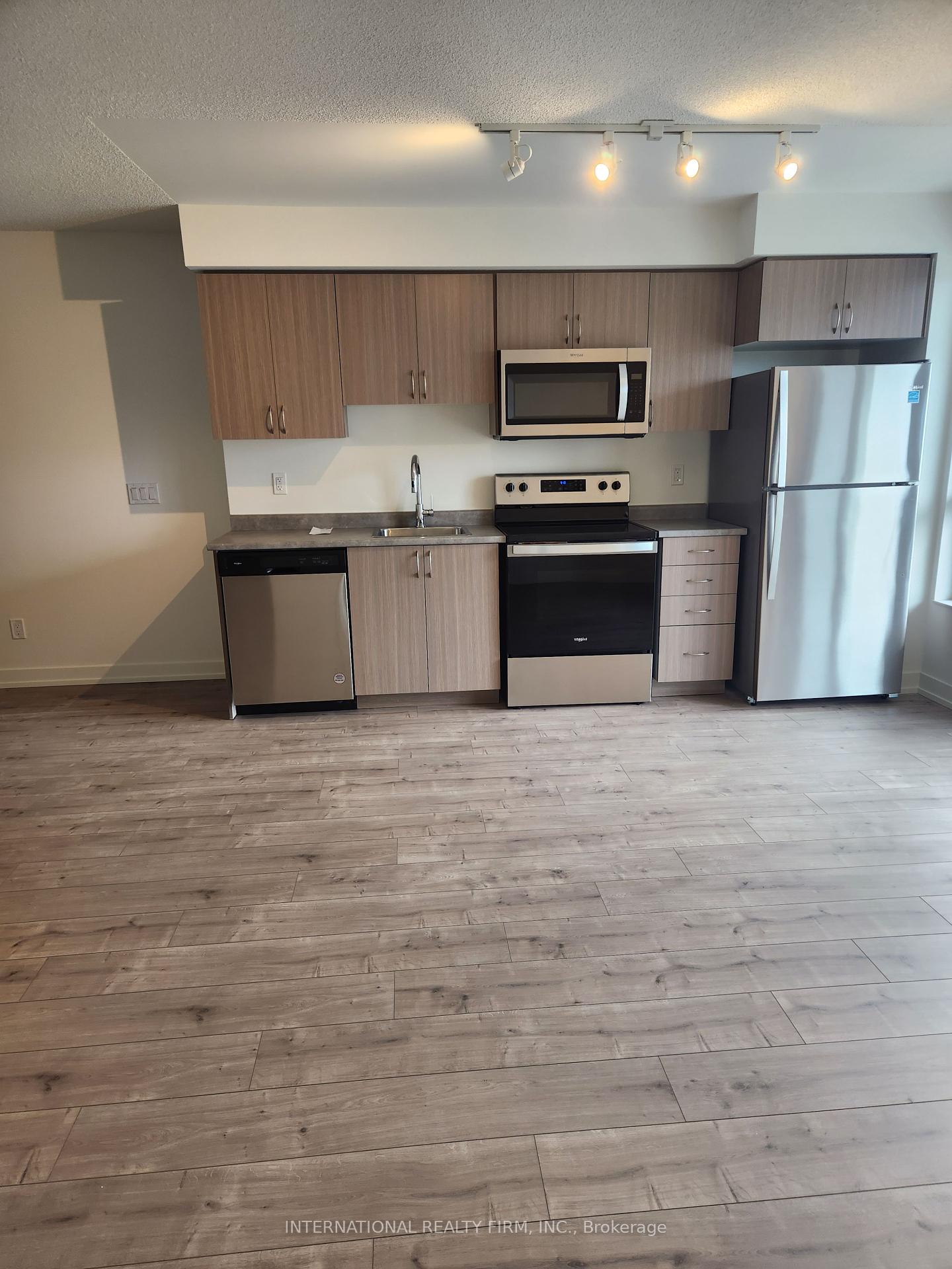 2 Bedrooms Condo at 10 Wilby, Toronto For sale