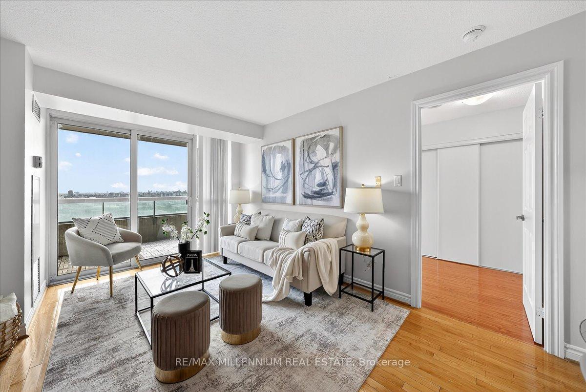 2 Bedrooms Condo at 125 Omni, Toronto For sale