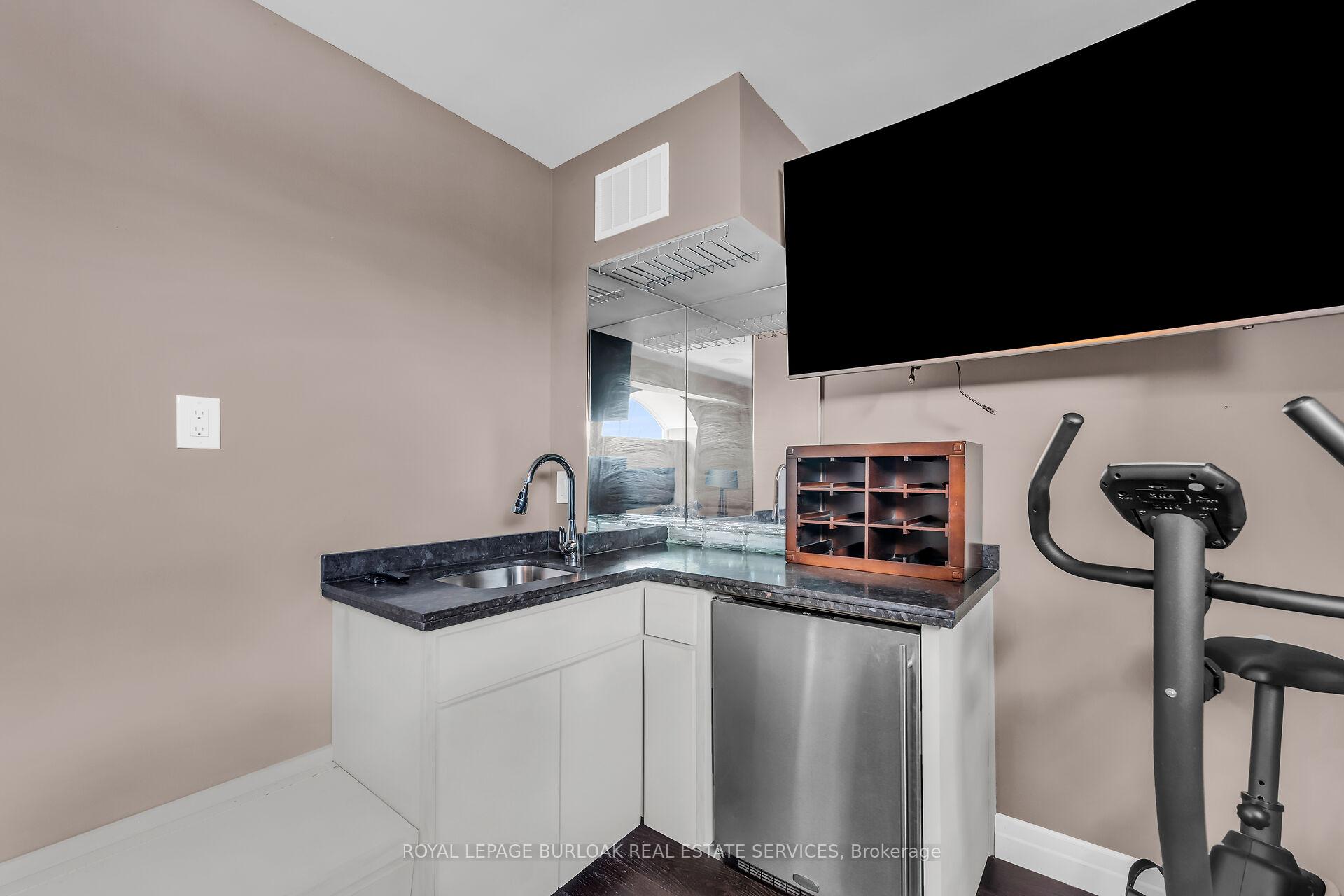 3 Bedrooms Condo at 509 Elizabeth,  Burlington For sale