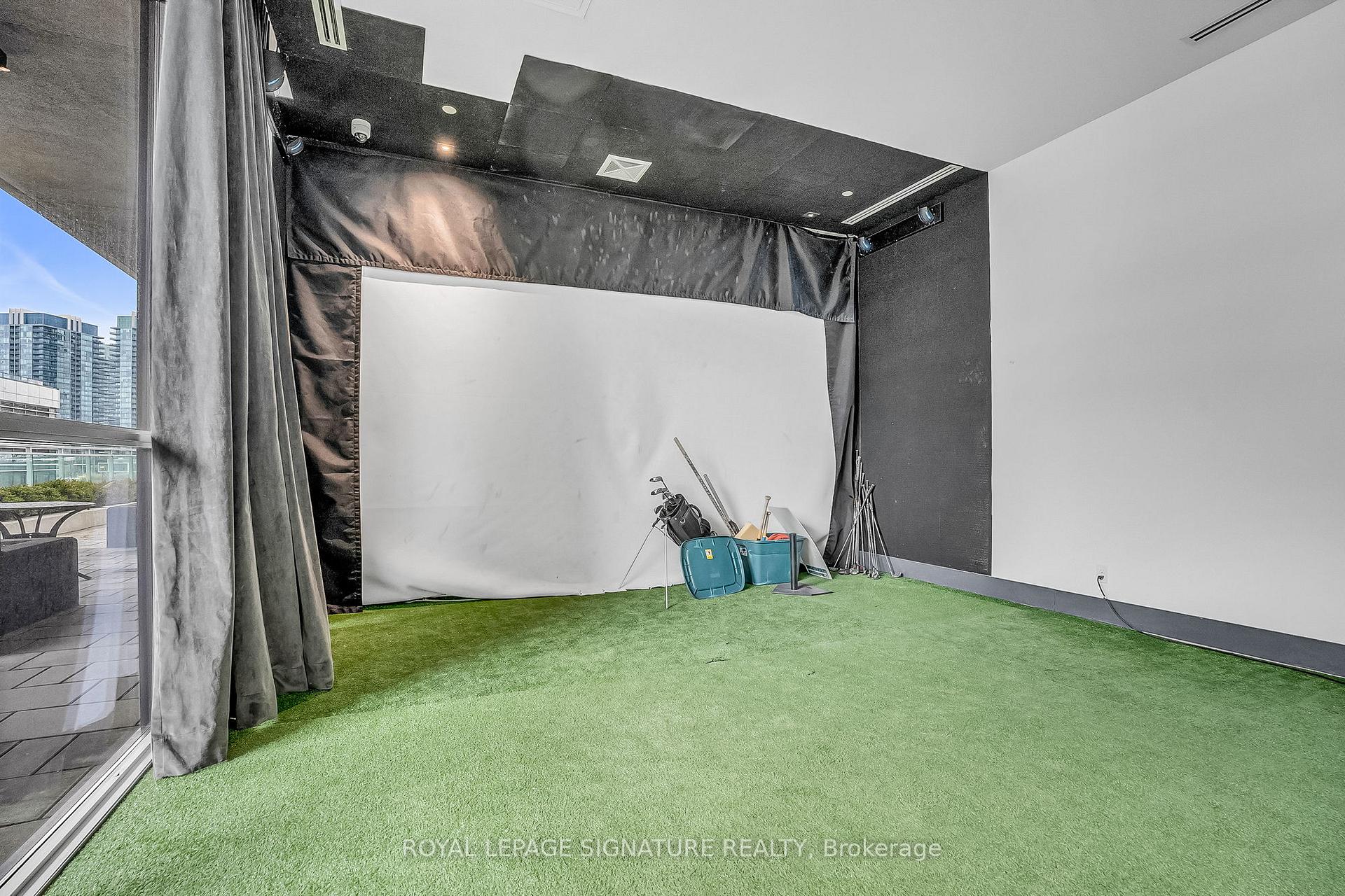 1 Bedroom Condo at 33 Shore Breeze,  Toronto For sale