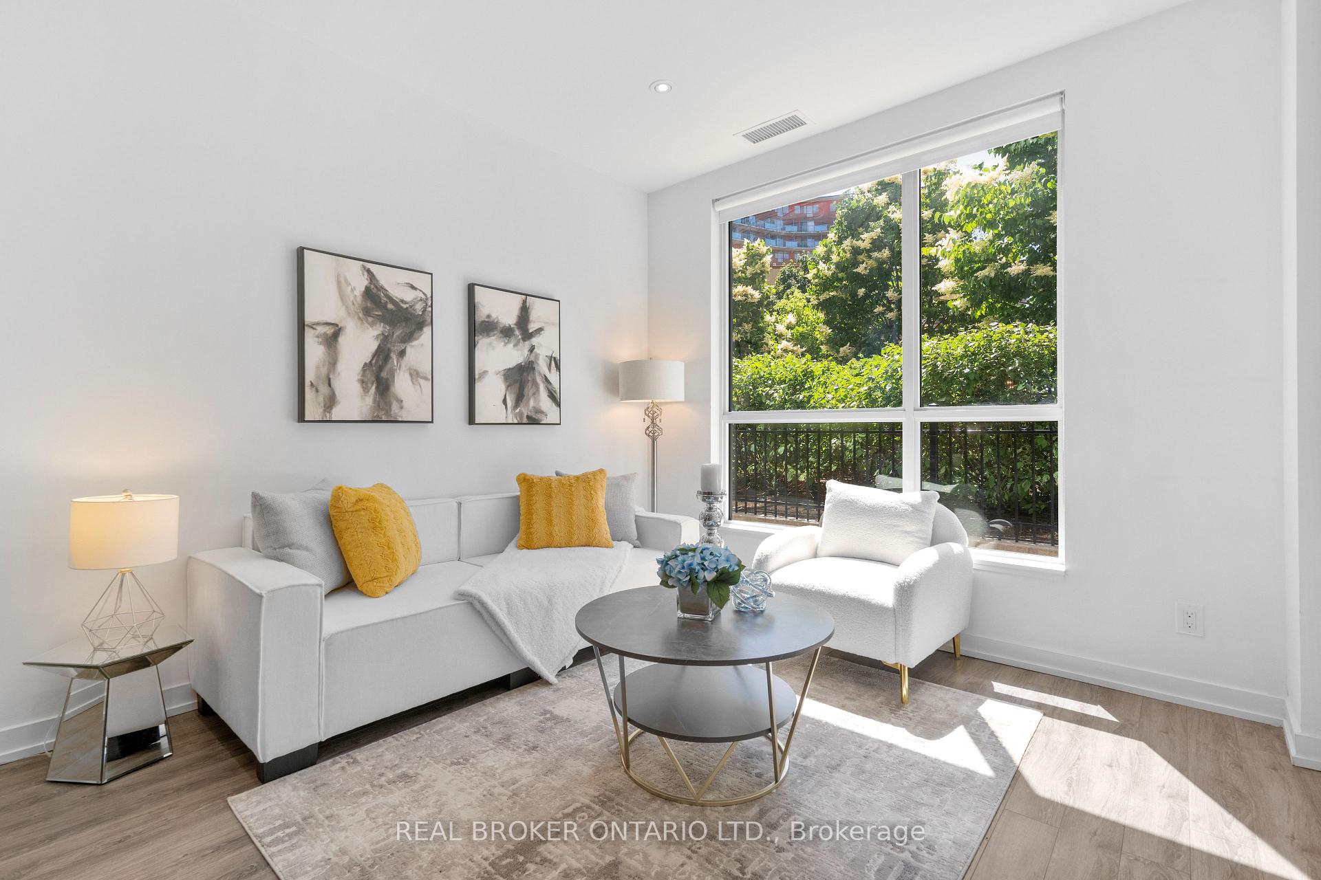 2 Bedrooms Condo at 840 Queen’s Plate, Toronto For sale