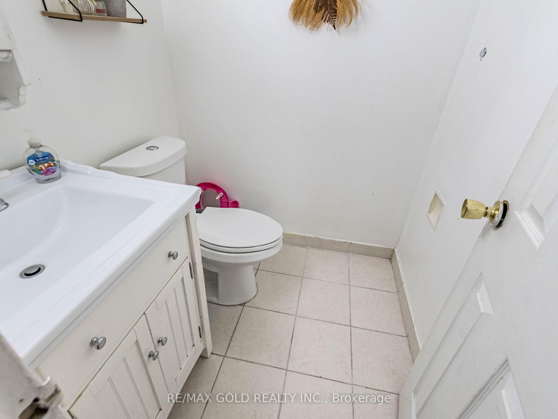 3 Bedrooms Condo at 3555 Derry,  Mississauga For sale