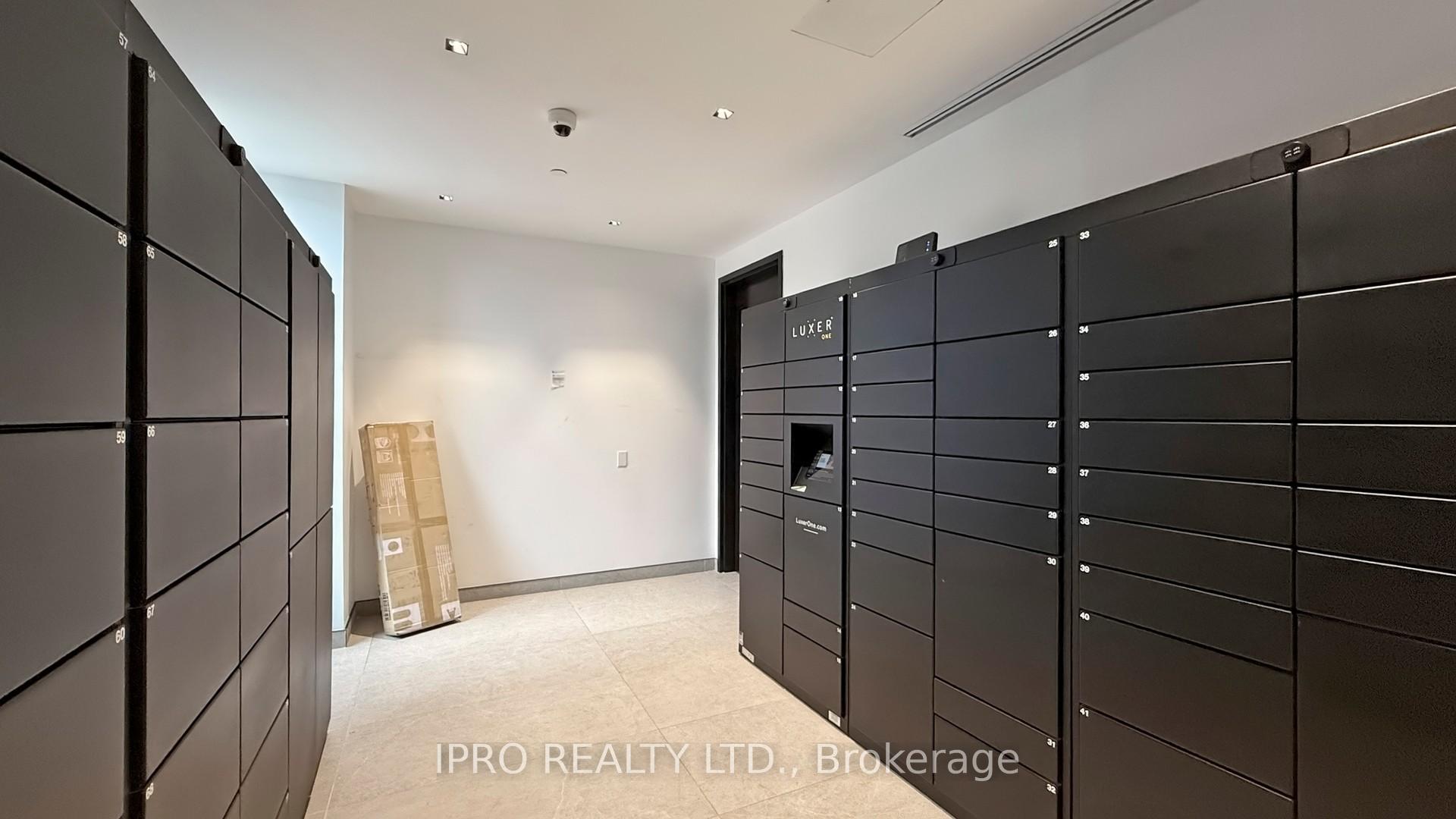 2 Bedrooms Condo at 3200 William Coltson, Oakville For sale