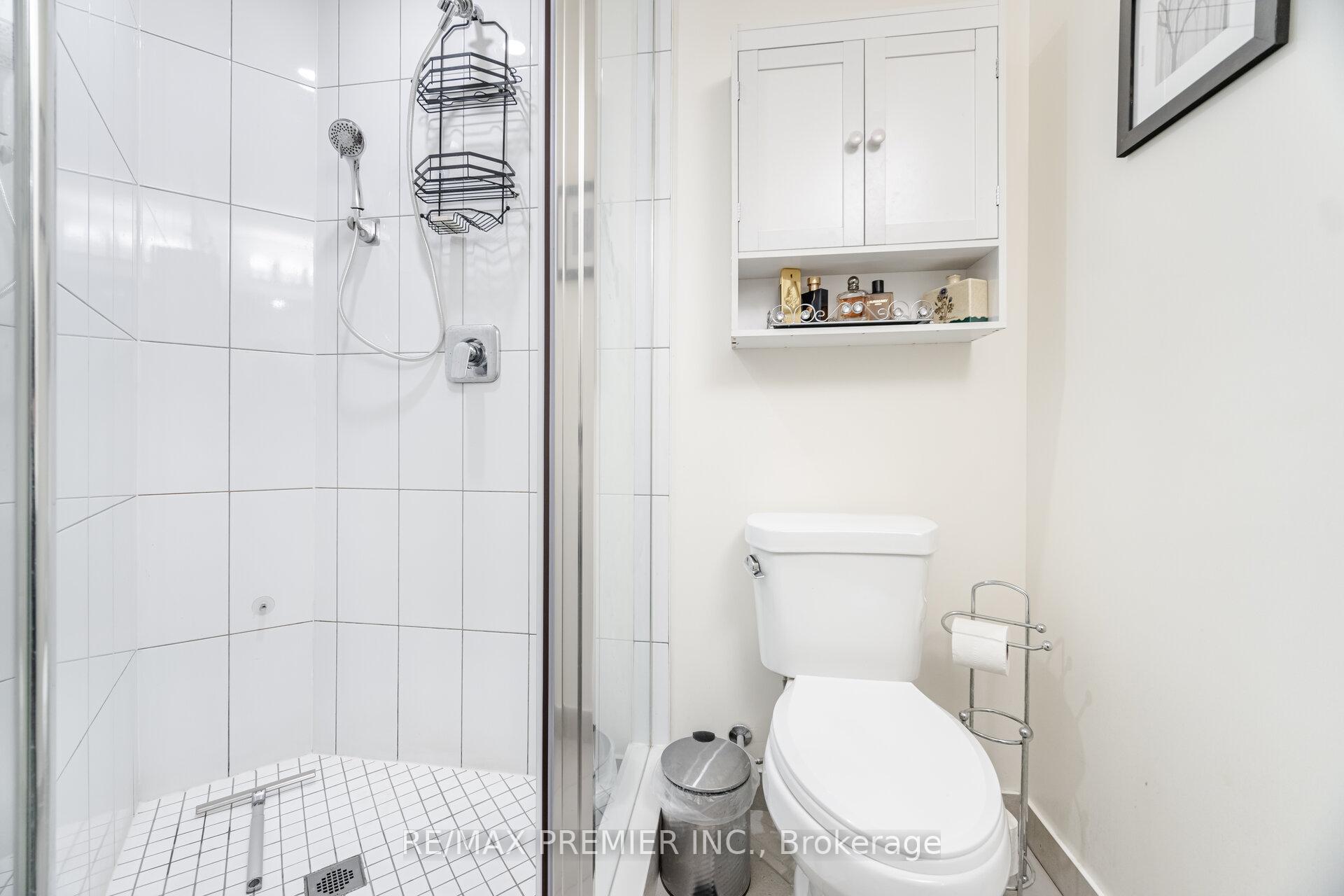 2 Bedrooms Condo at 9000 Jane, Vaughan For sale