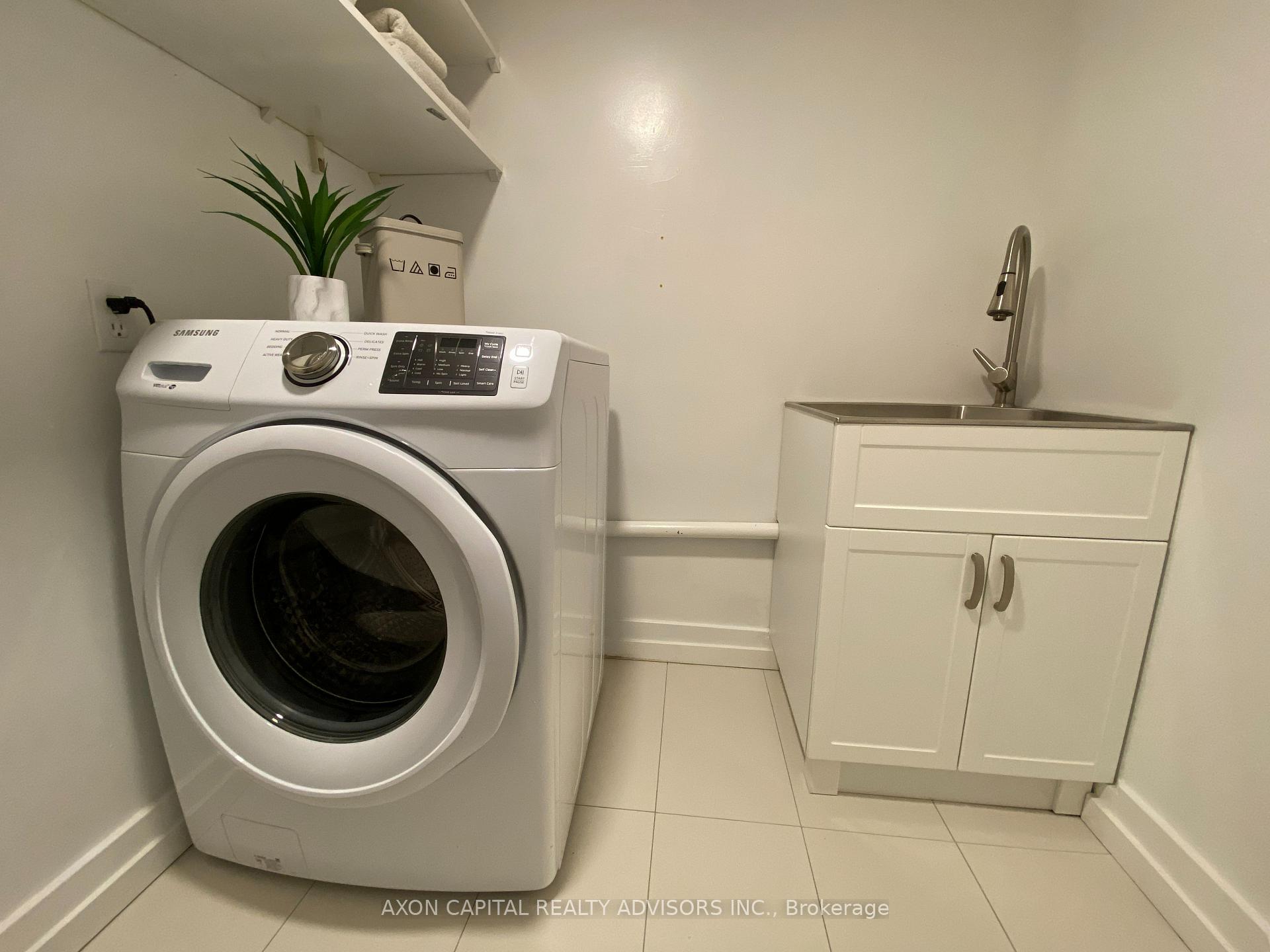 3 Bedrooms Condo at 59 Mcmurrich, Toronto For sale