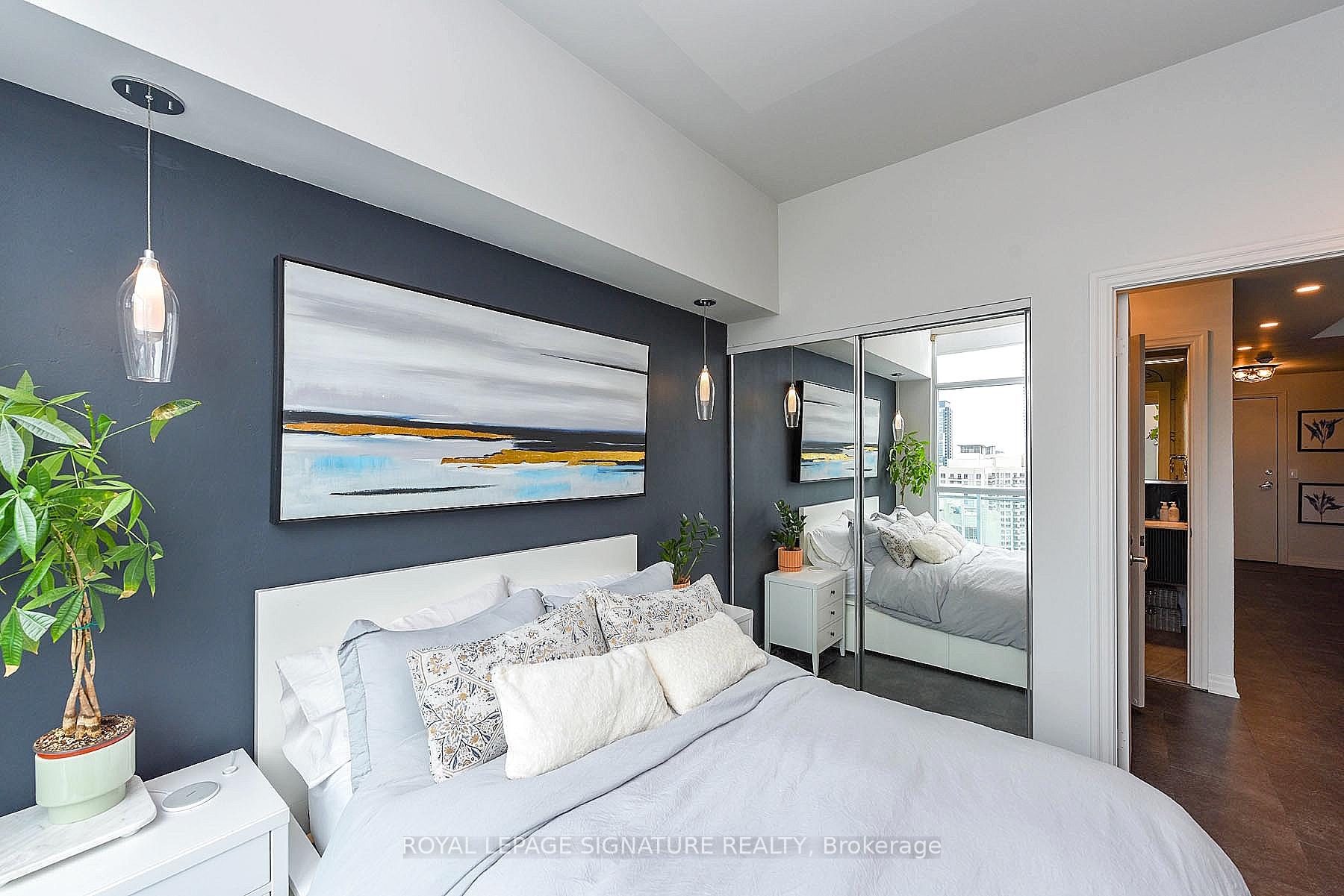 1 Bedroom Condo at 223 Webb,  Mississauga For sale