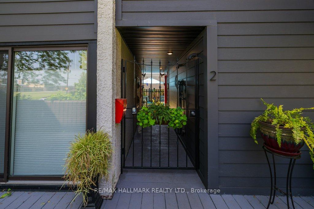 2 Bedrooms Condo at 2366 Queen, Toronto For sale