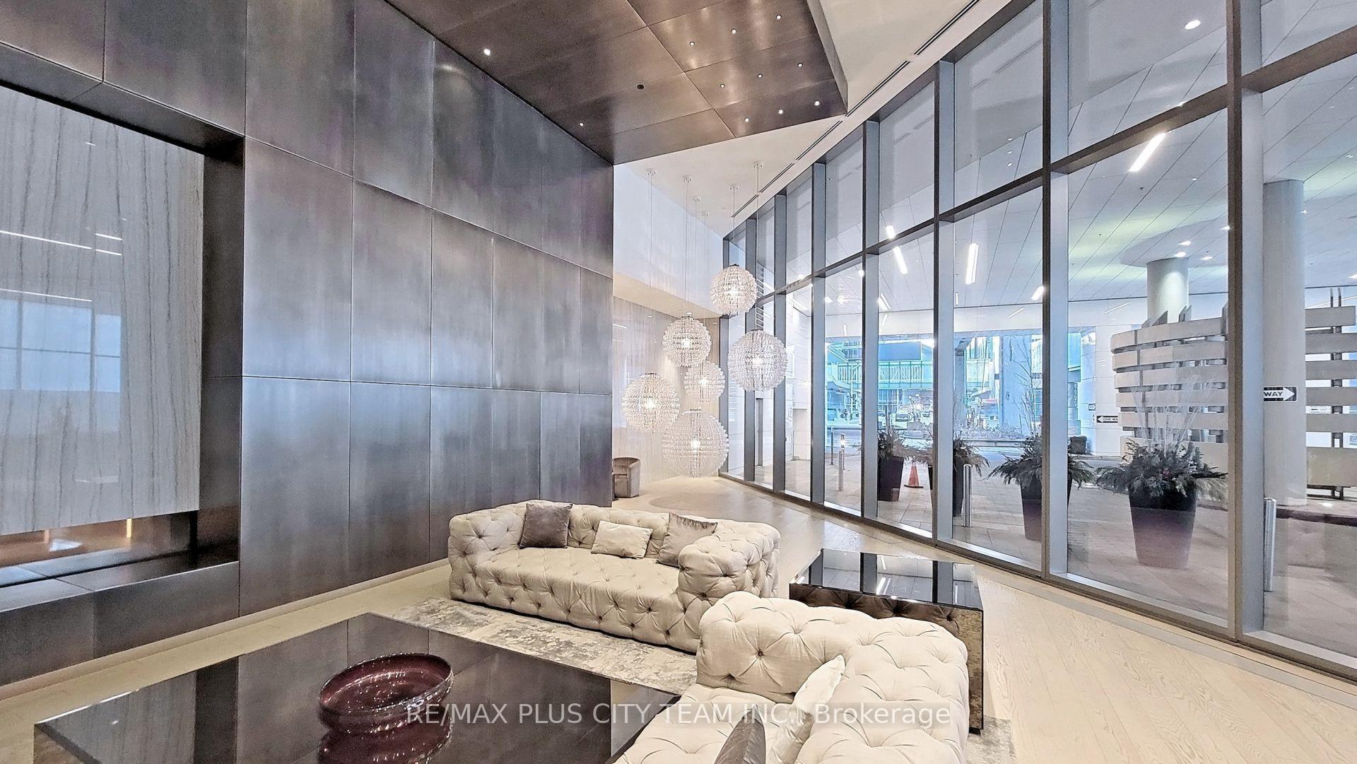 2 Bedrooms Condo at 100 Harbour, Toronto For sale