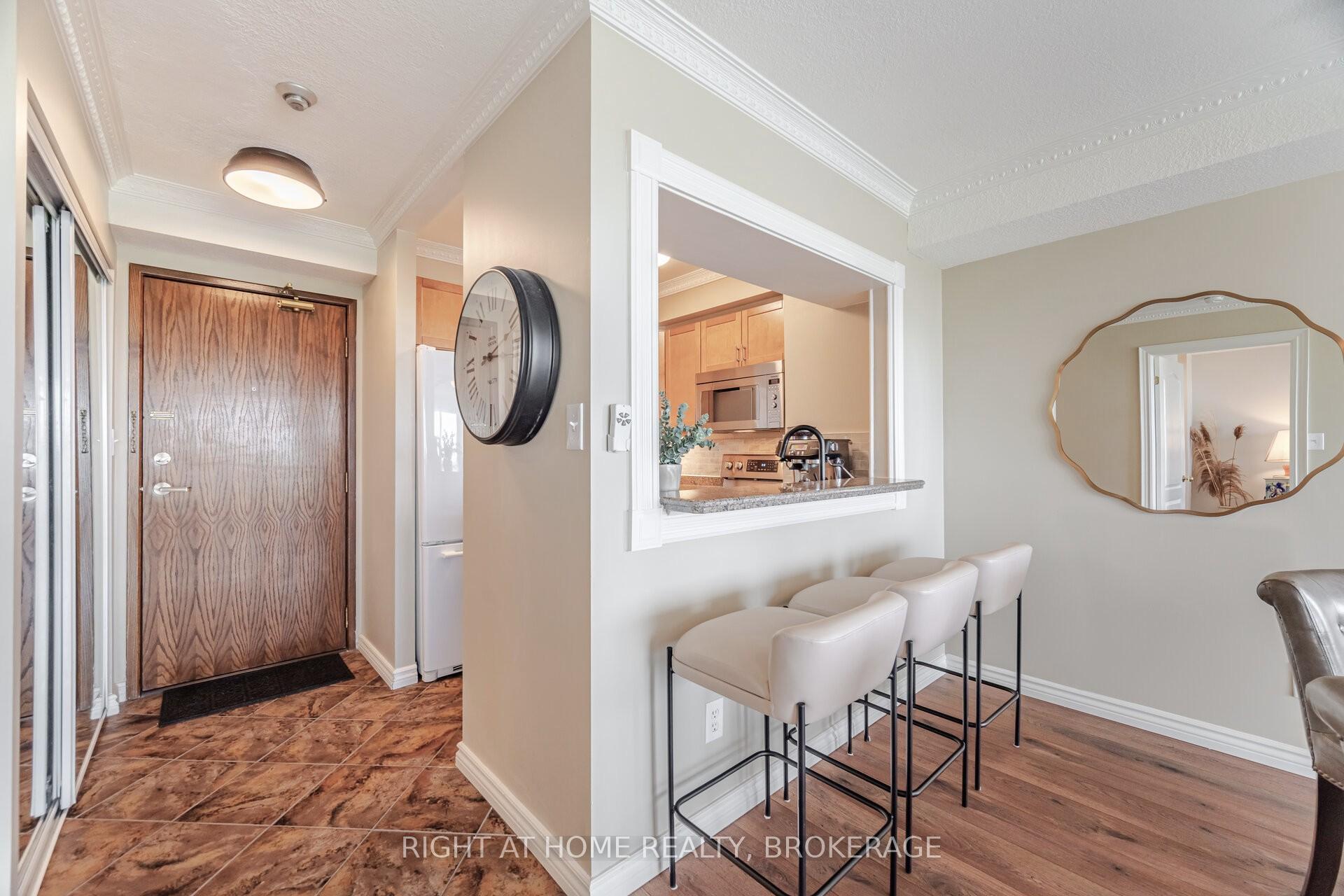 3 Bedrooms Condo at 1276 Maple Crossing, Burlington For sale