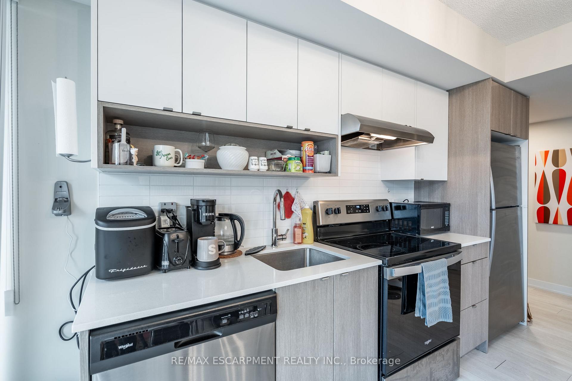 2 Bedrooms Condo at 1119 COOKE, Burlington For sale