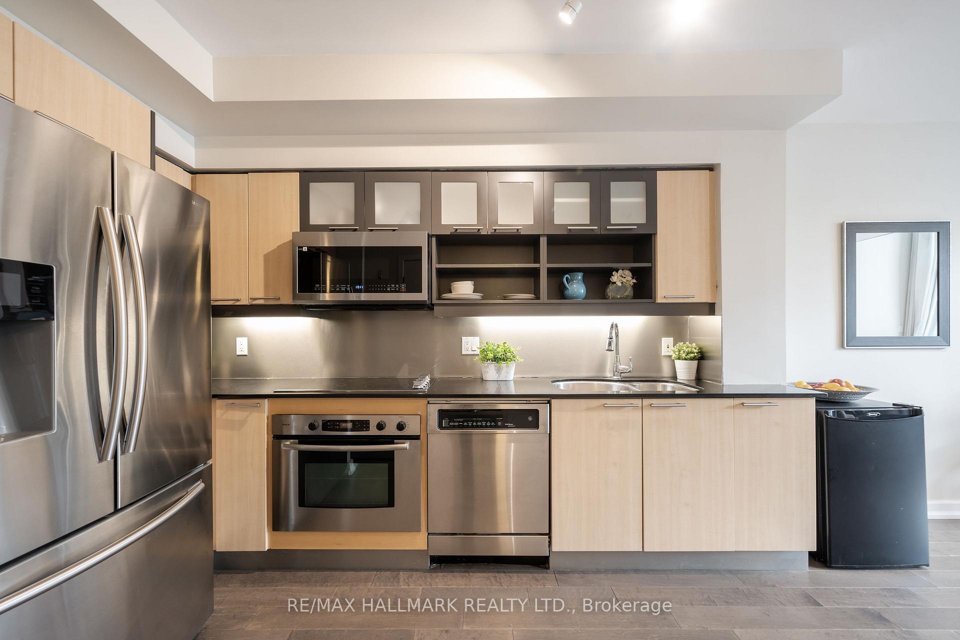 2 Bedrooms Condo at 36 Blue Jays,  Toronto For sale