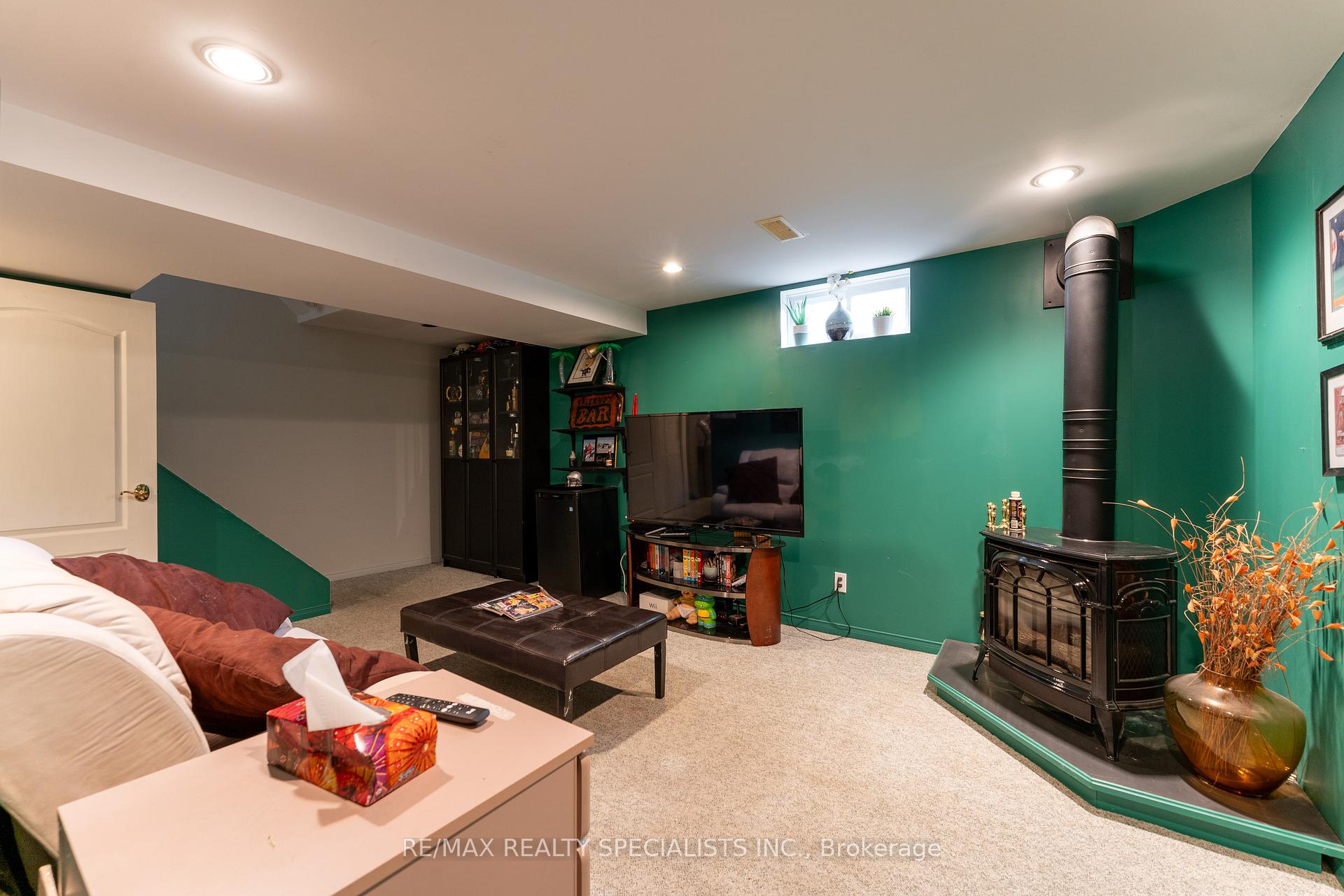 4 Bedrooms Condo at 2230 Upper Middle, Burlington For sale
