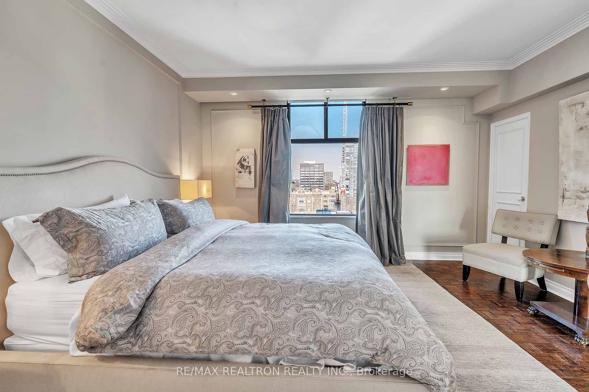 423 Avenue Road, #12