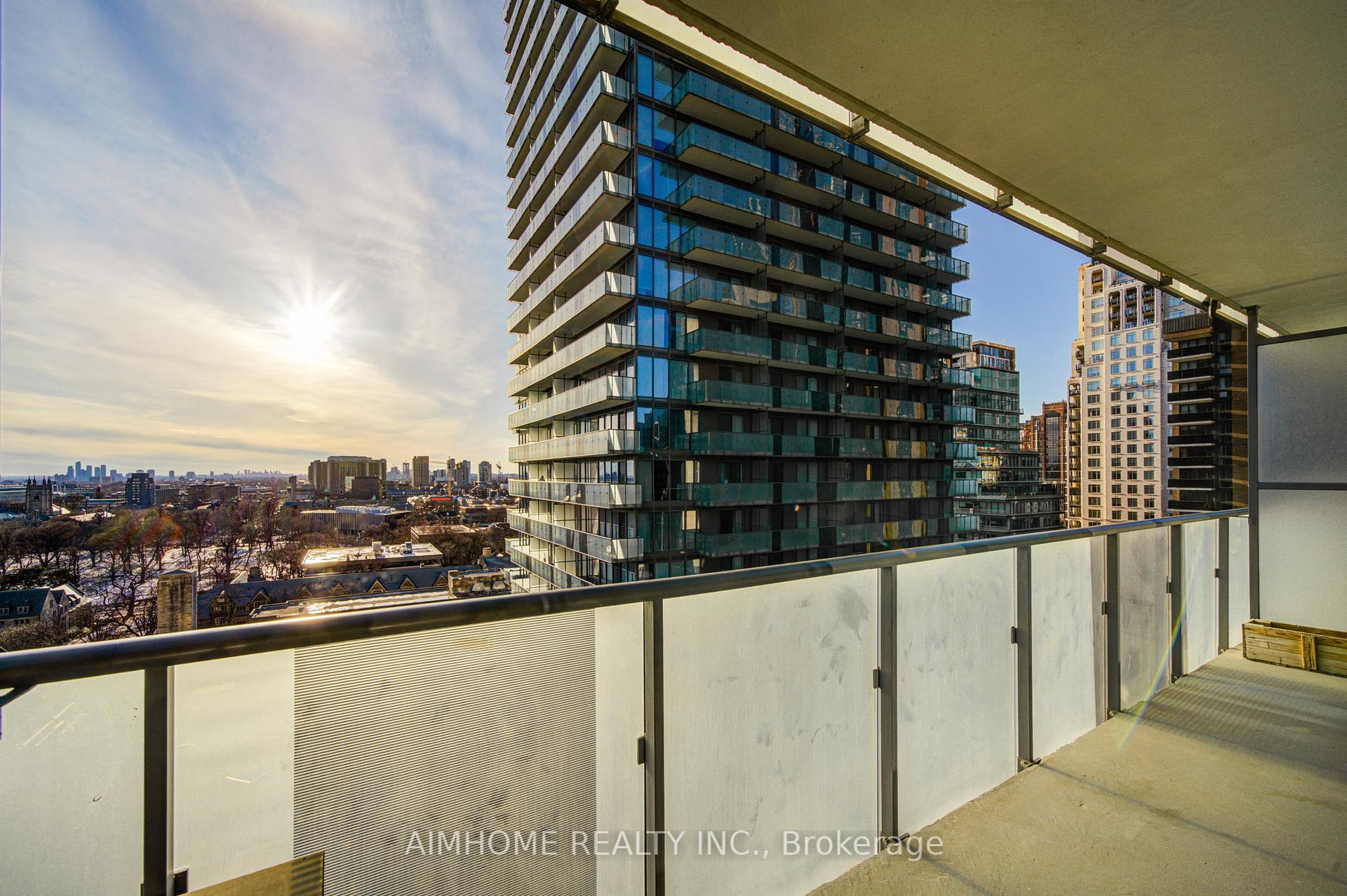 2 Bedrooms Condo at 1080 Bay, Toronto For sale