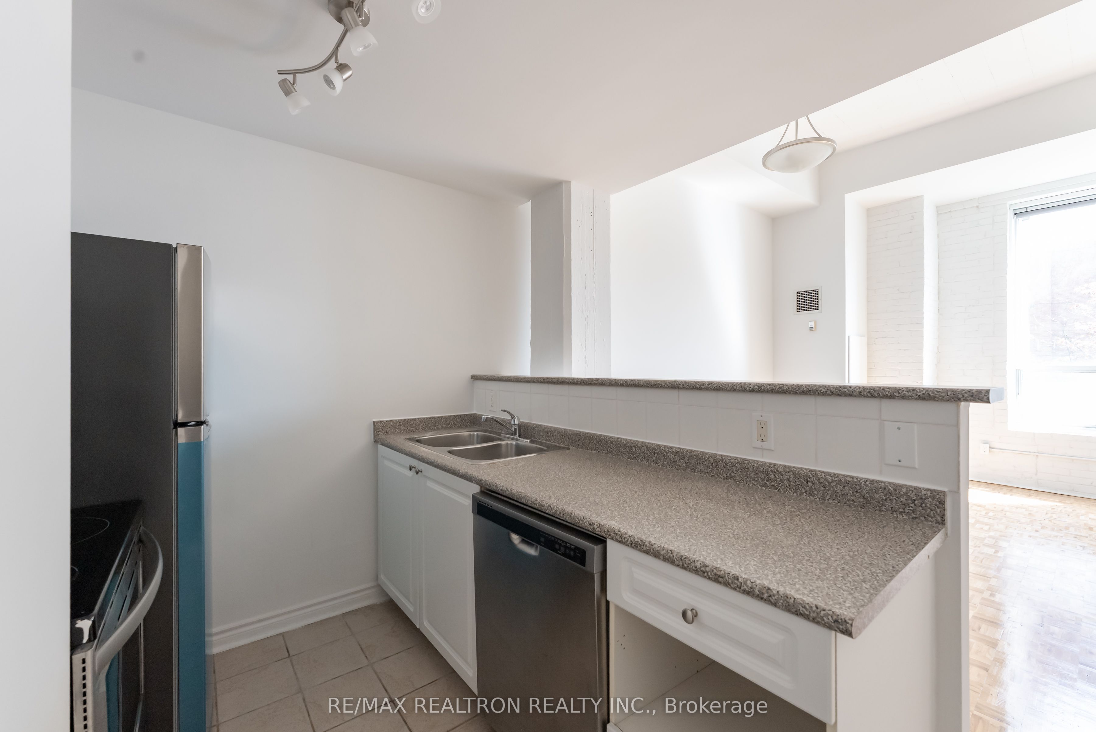 1401 Dupont Street, #225