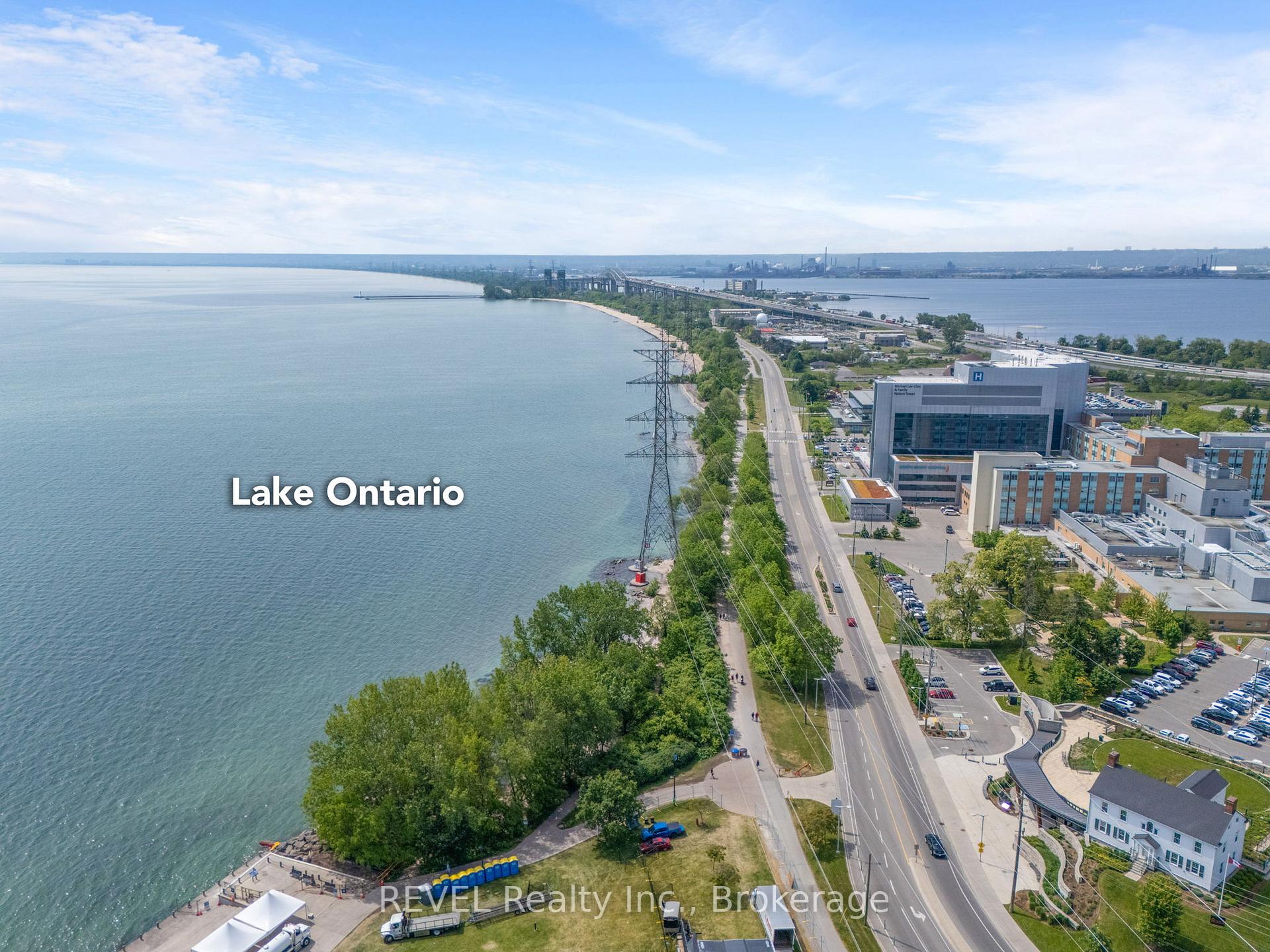 2 Bedrooms Condo at 442 Maple, Burlington For sale
