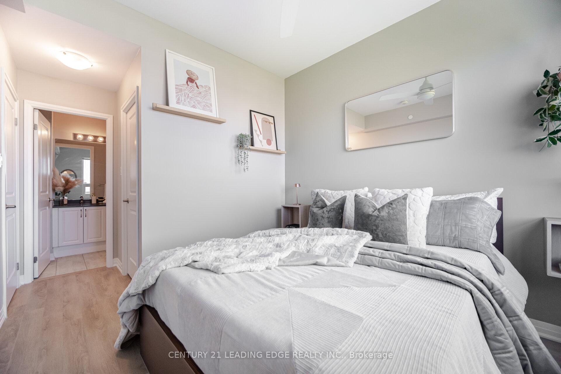 2 Bedrooms Condo at 650 Atwater, Mississauga For sale