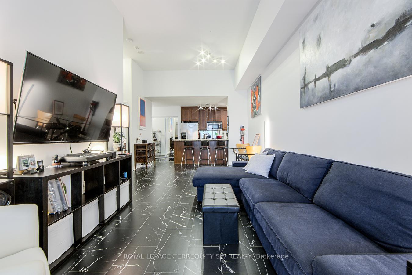 2 Bedrooms Condo at 618 A Fleet, Toronto For sale