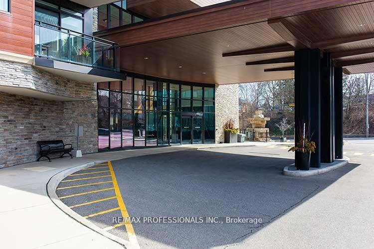 3 Bedrooms Condo at 1575 Lakeshore, Mississauga For sale