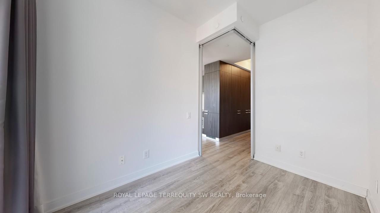 2 Bedrooms Condo at 50 Charles, Toronto For sale