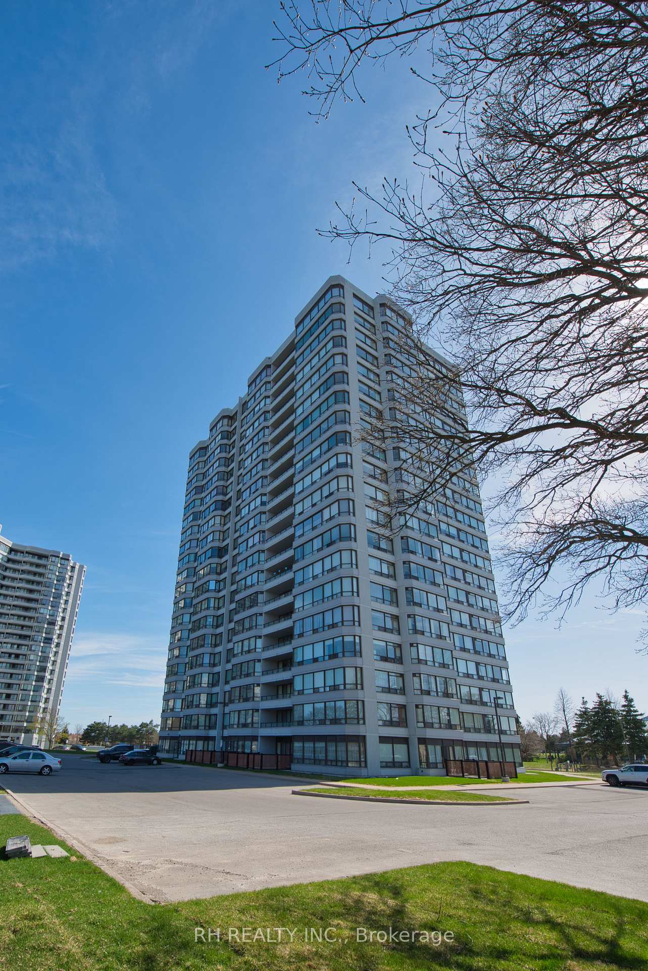 3 Bedrooms Condo at 300 Alton Towers,  Toronto For sale